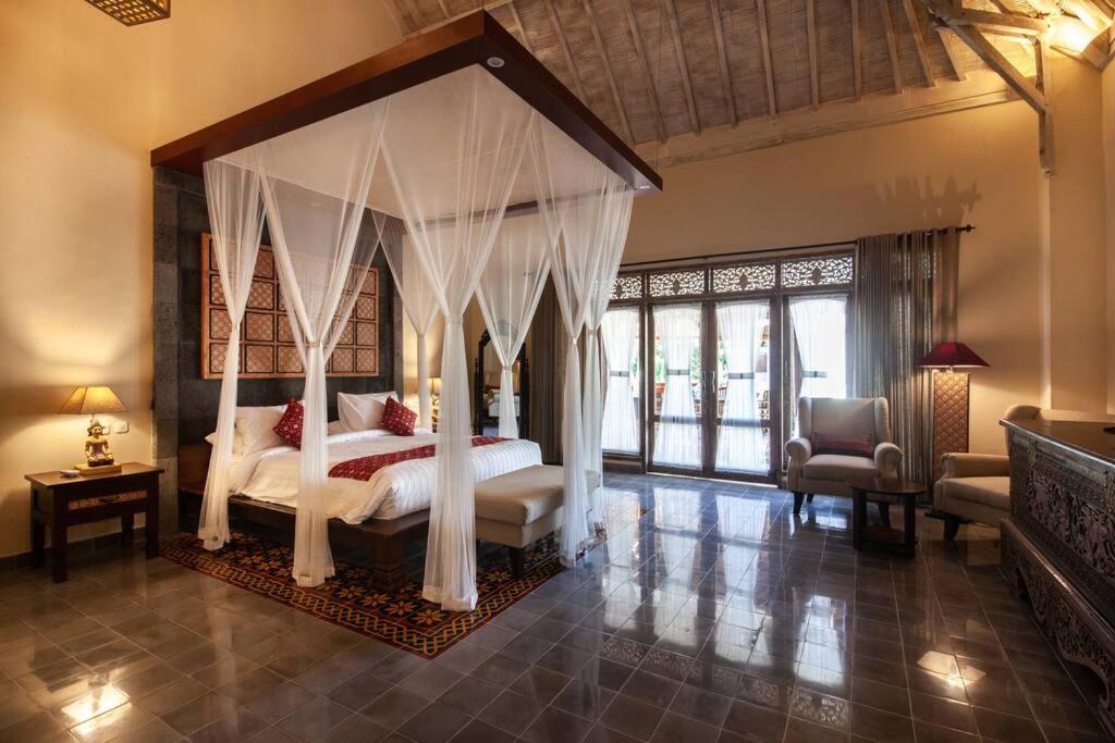 Villa - Photo 3