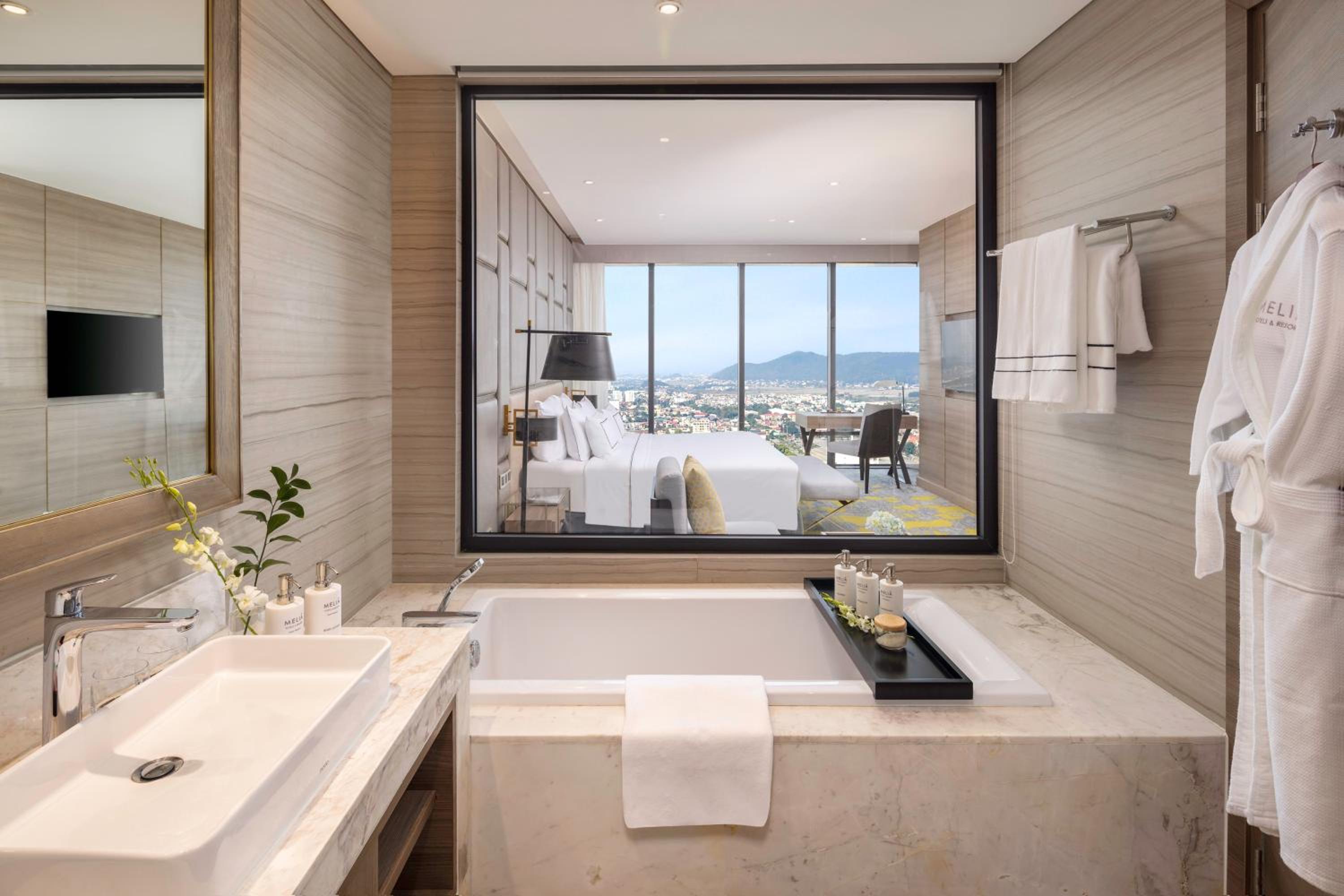 The Level Premium Corner Room - Complimentary Executive Lounge Access photo 3