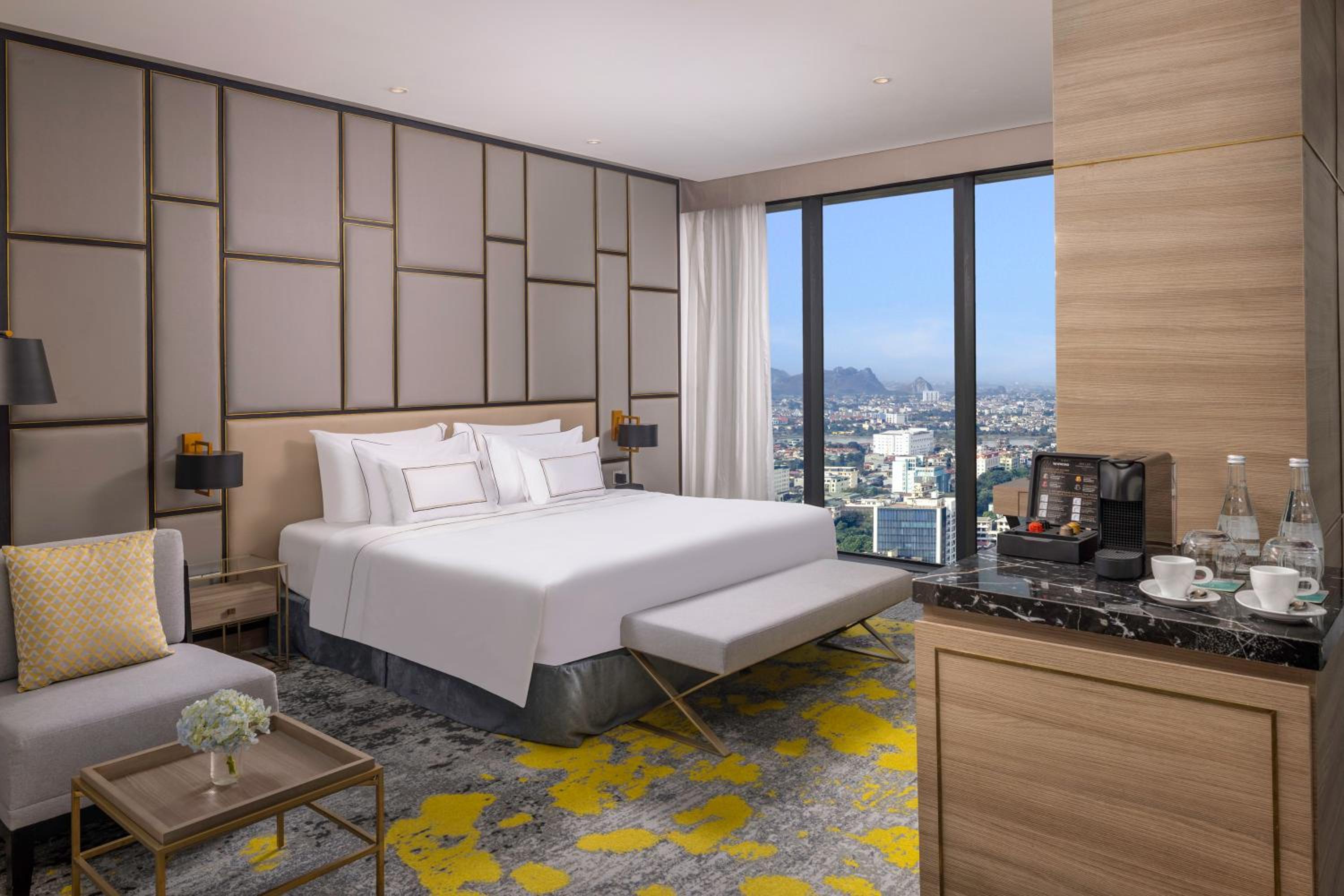 The Level Premium Corner Room - Complimentary Executive Lounge Access, photo 6