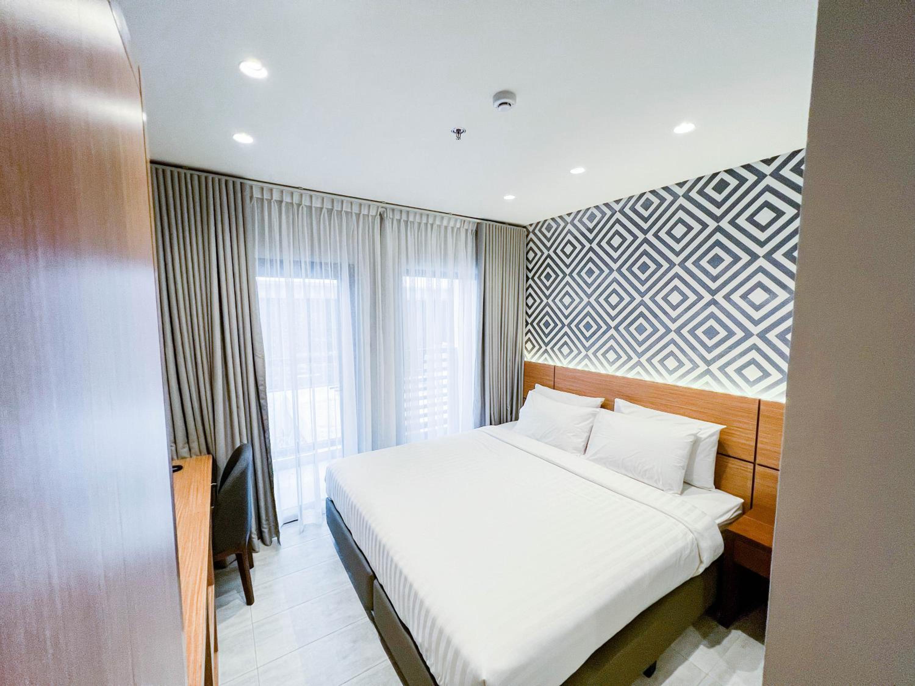 Deluxe King Room - Photo 1