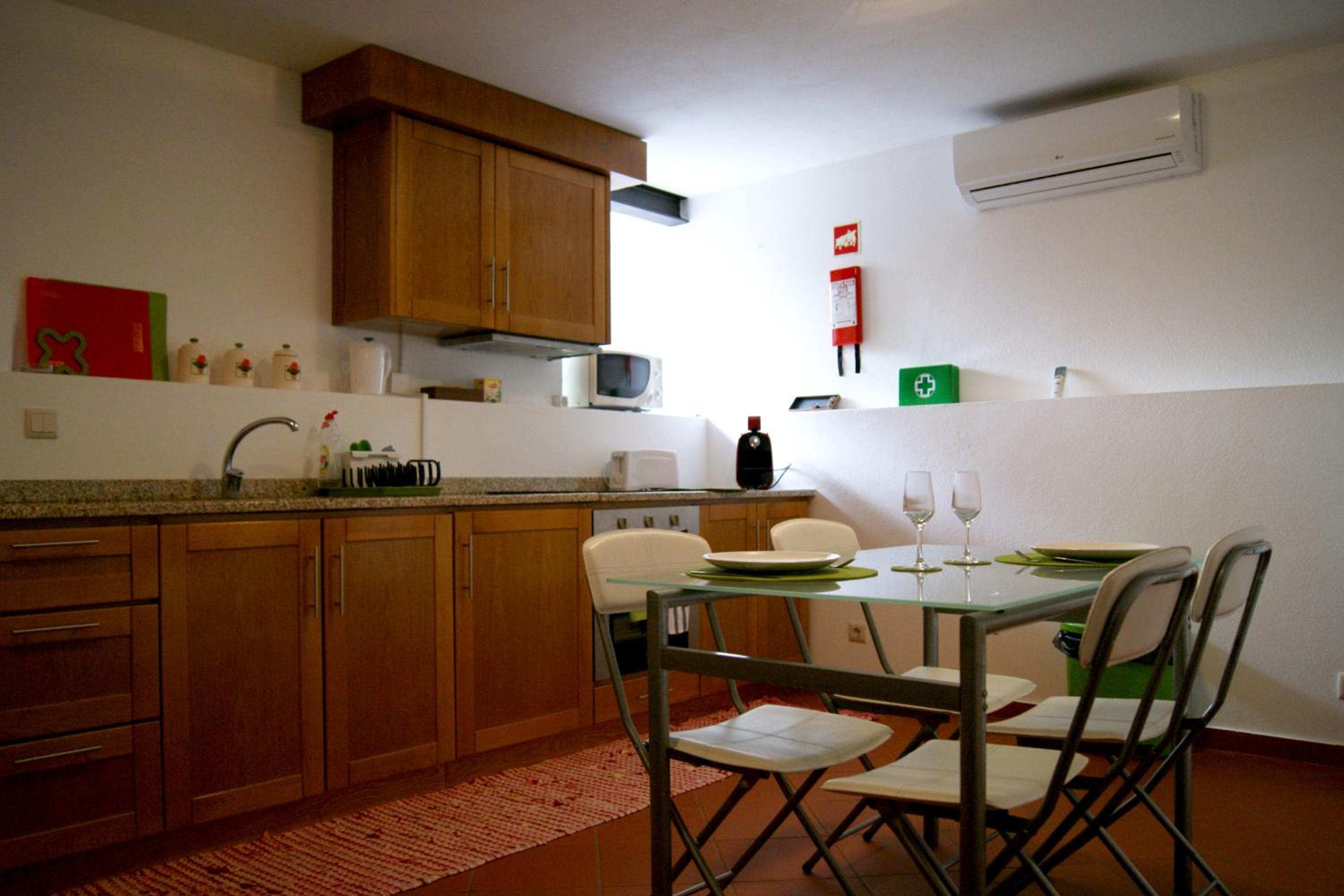 Standard Twin Room - Photo 6