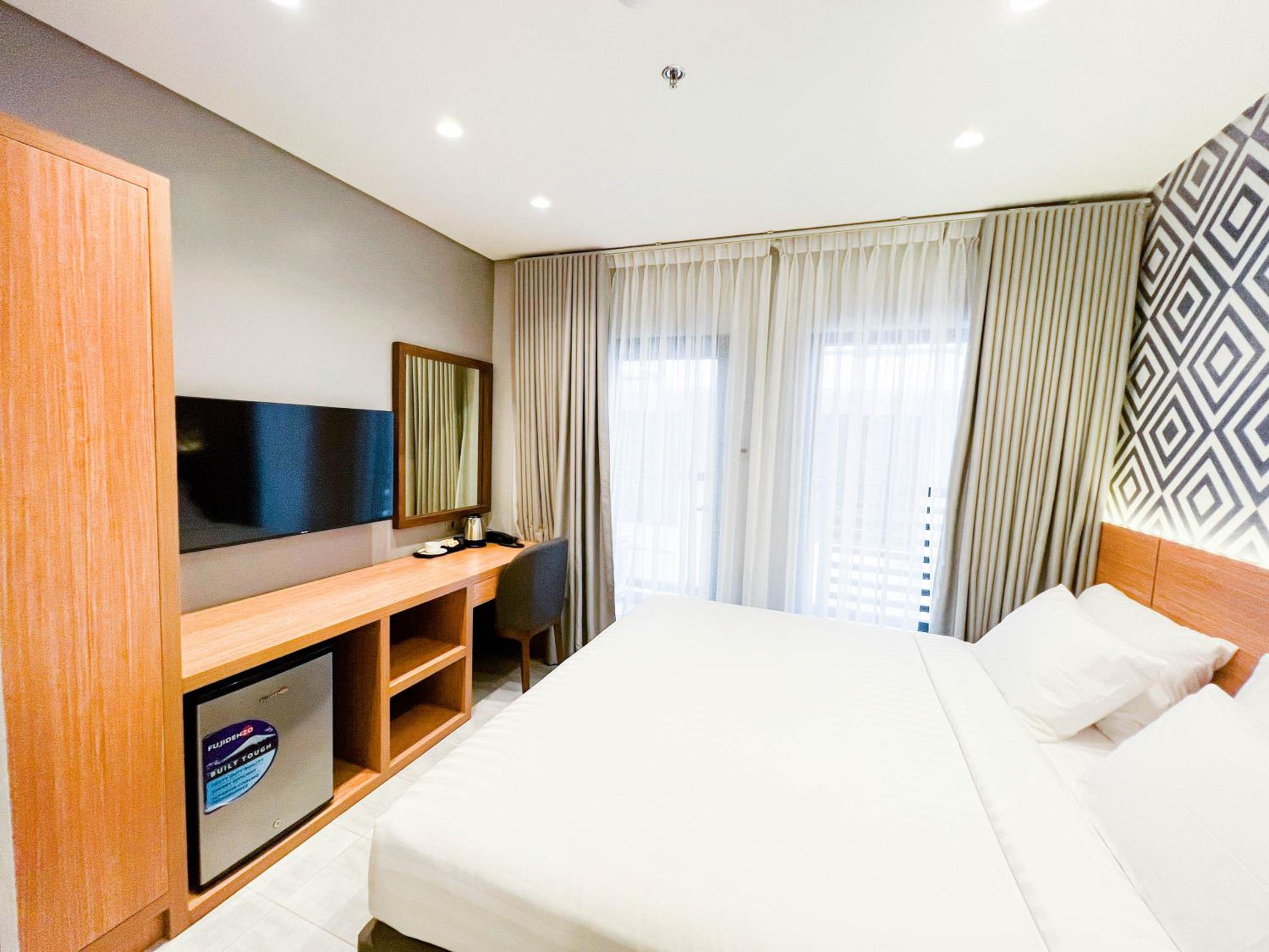 Deluxe King Room - Photo 4