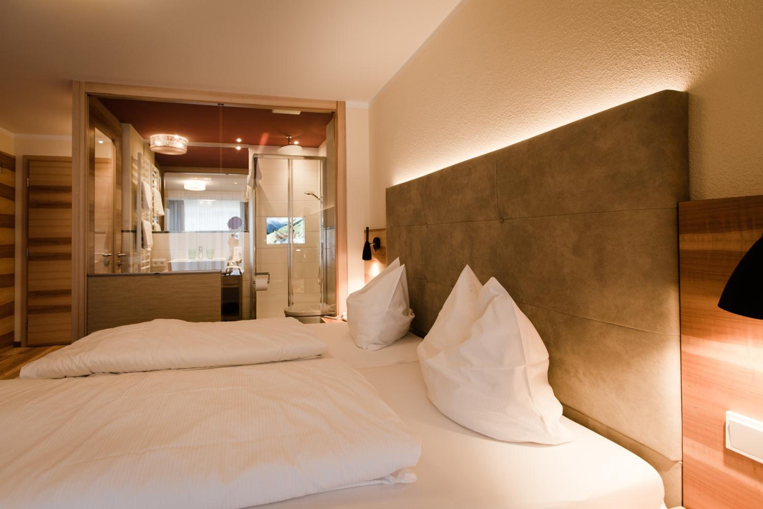 Double Room - Photo 11