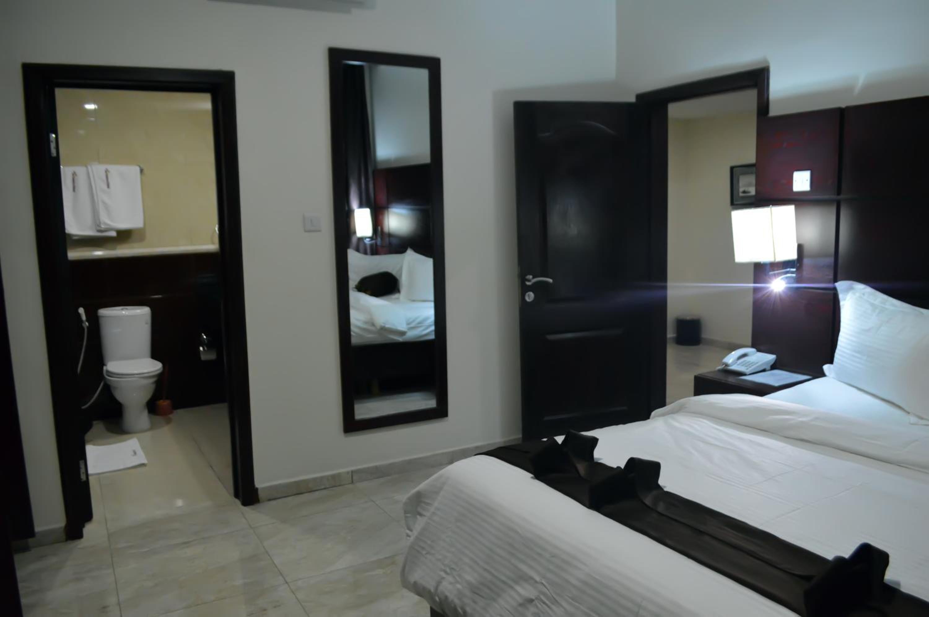 Suite with Spa Bath photo 1