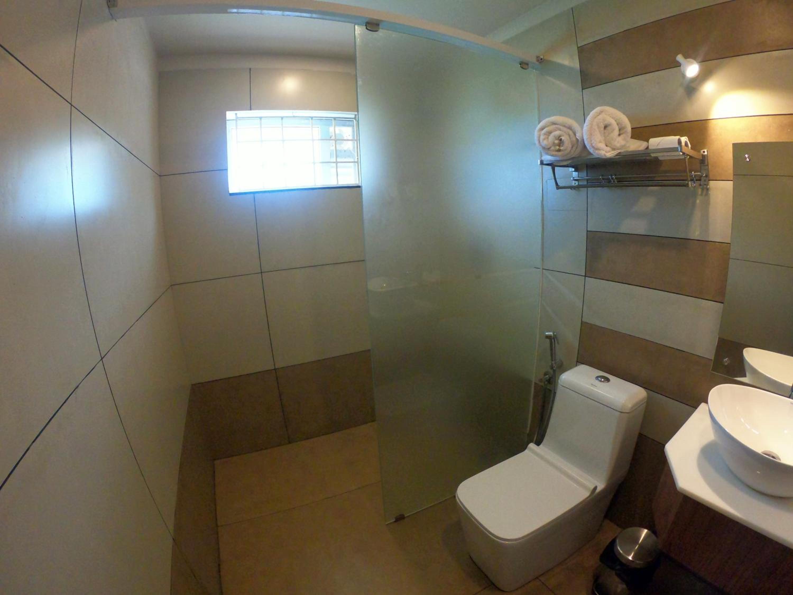 Deluxe Double Room (2 Adults + 1 Child) - Photo 7