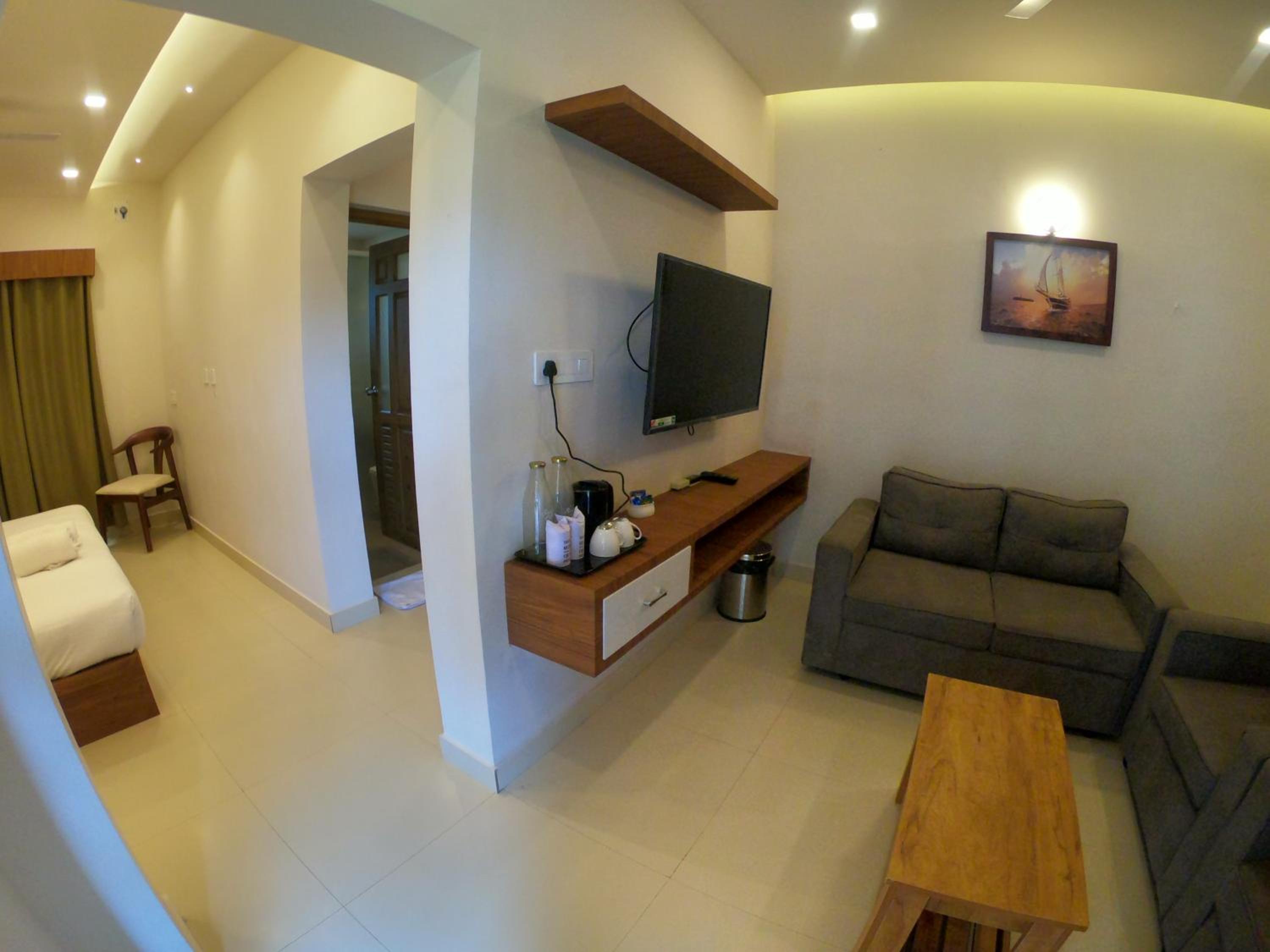 King Room with Pool View - Photo 1