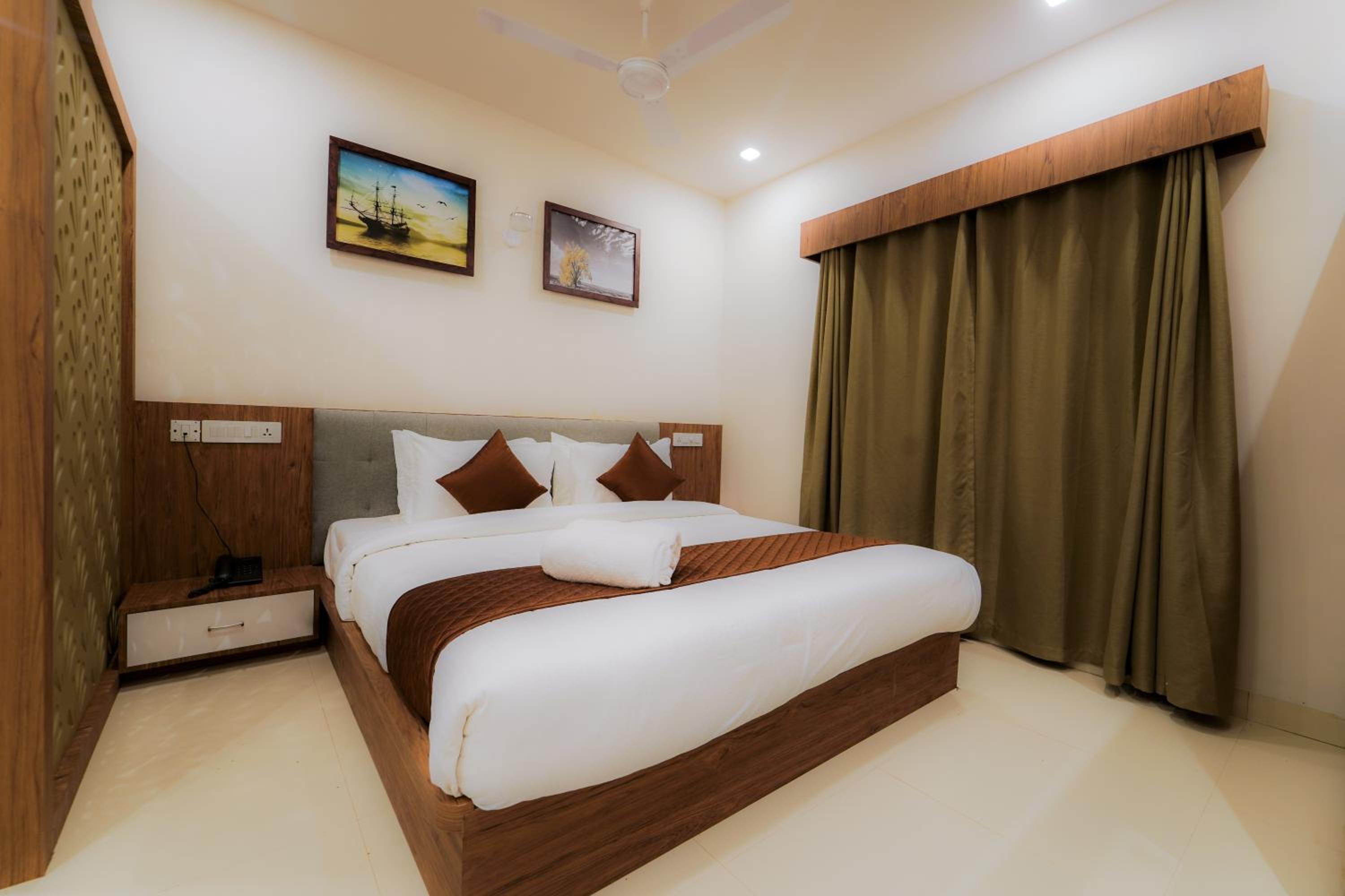 King Room with Pool View - Photo 2