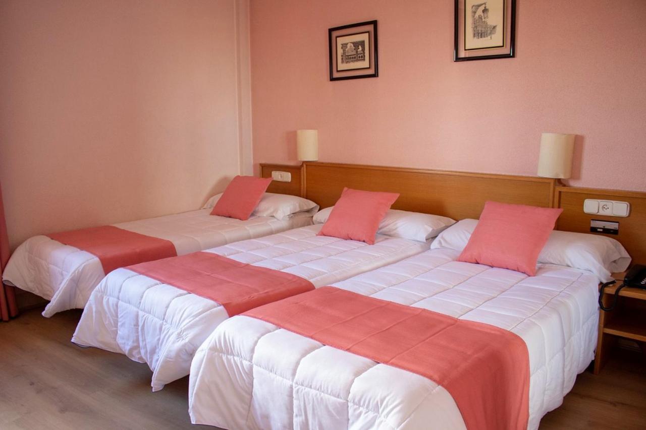 Triple Room (2 Adults + 1 Child) photo 3