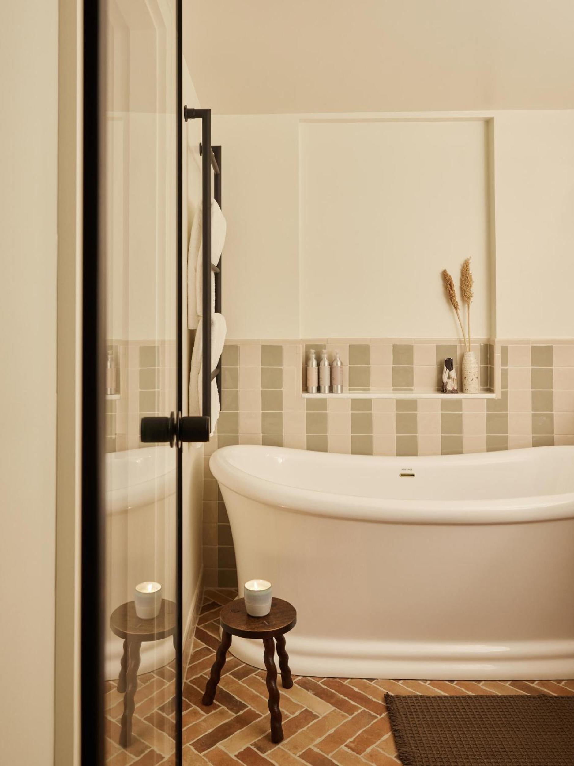 Deluxe Double or Twin Room photo 3