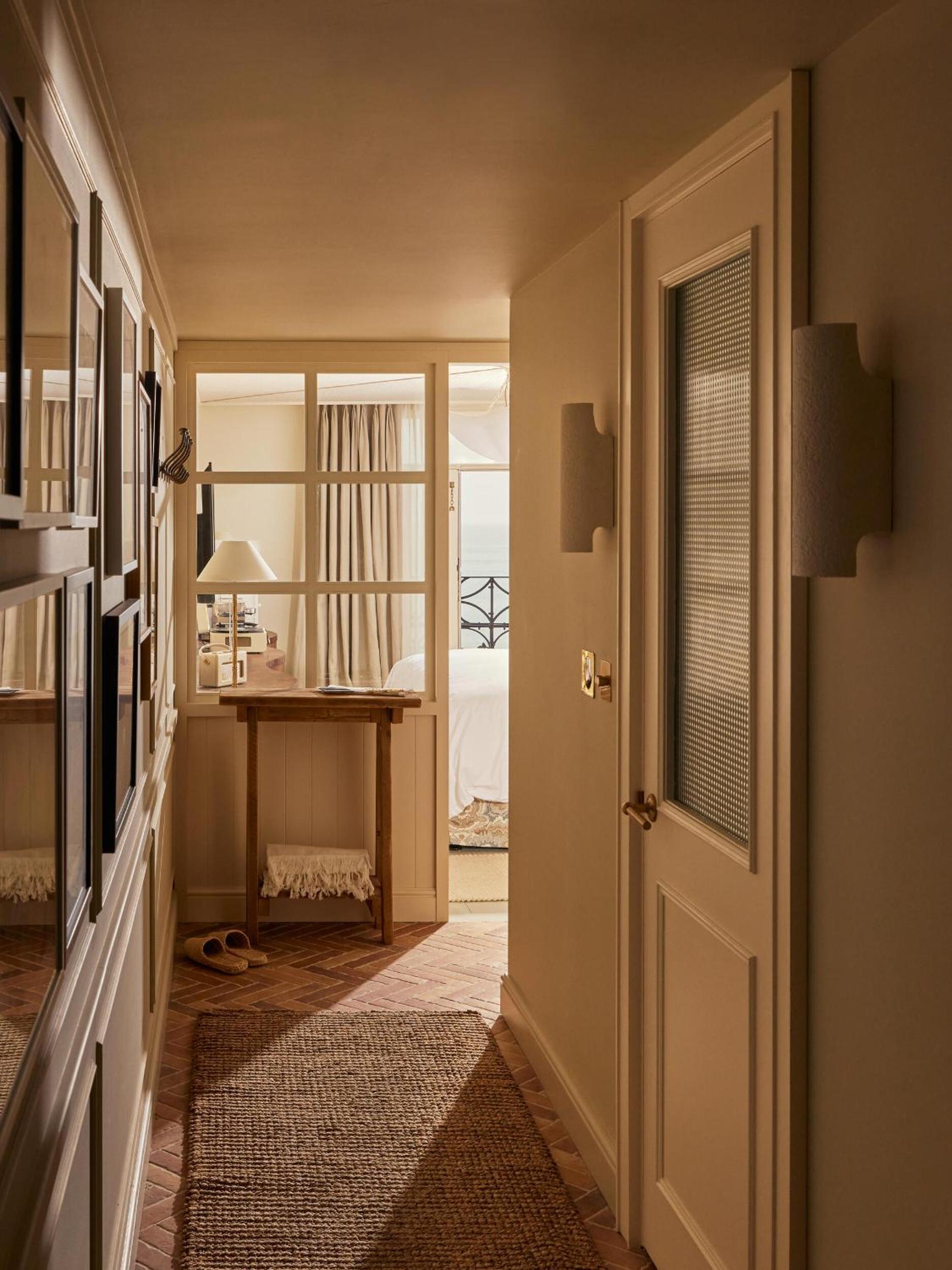 Deluxe Double Room with Balcony and Sea View photo 3