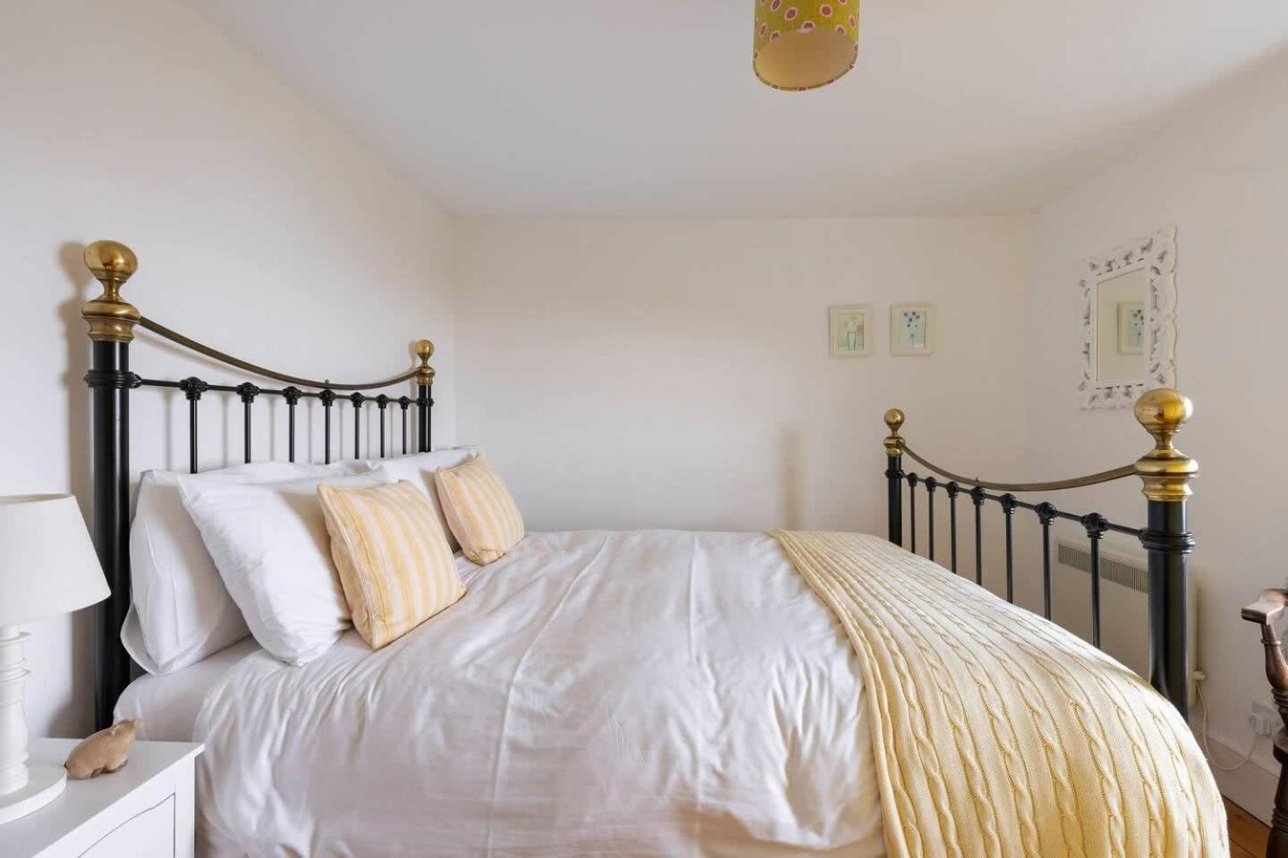 Three-Bedroom House photo 3
