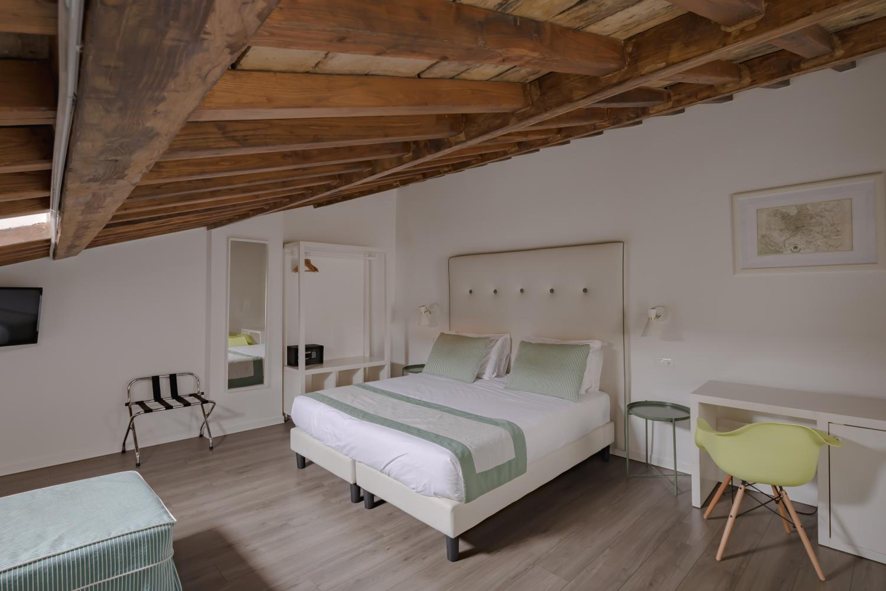 Double Room - Attic photo 1