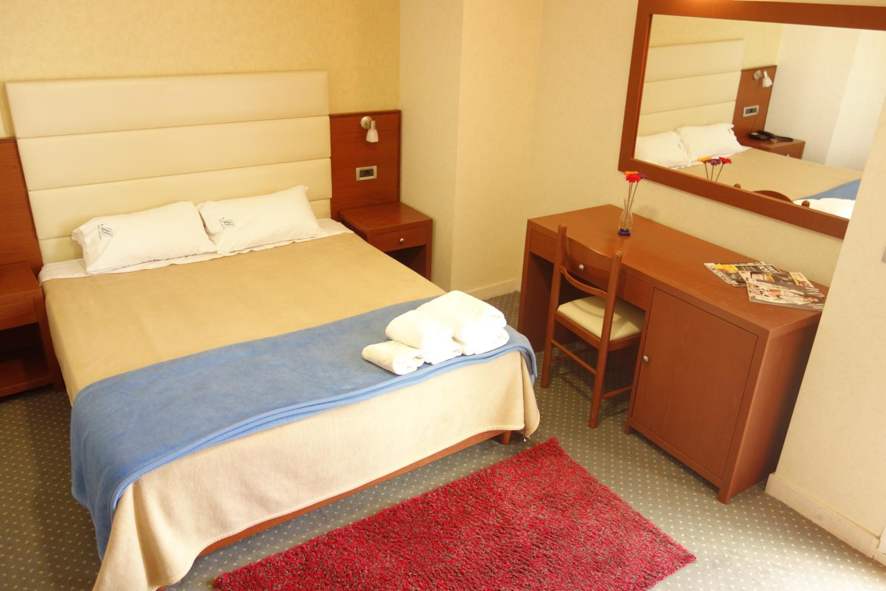 Double or Twin Room - Photo 5