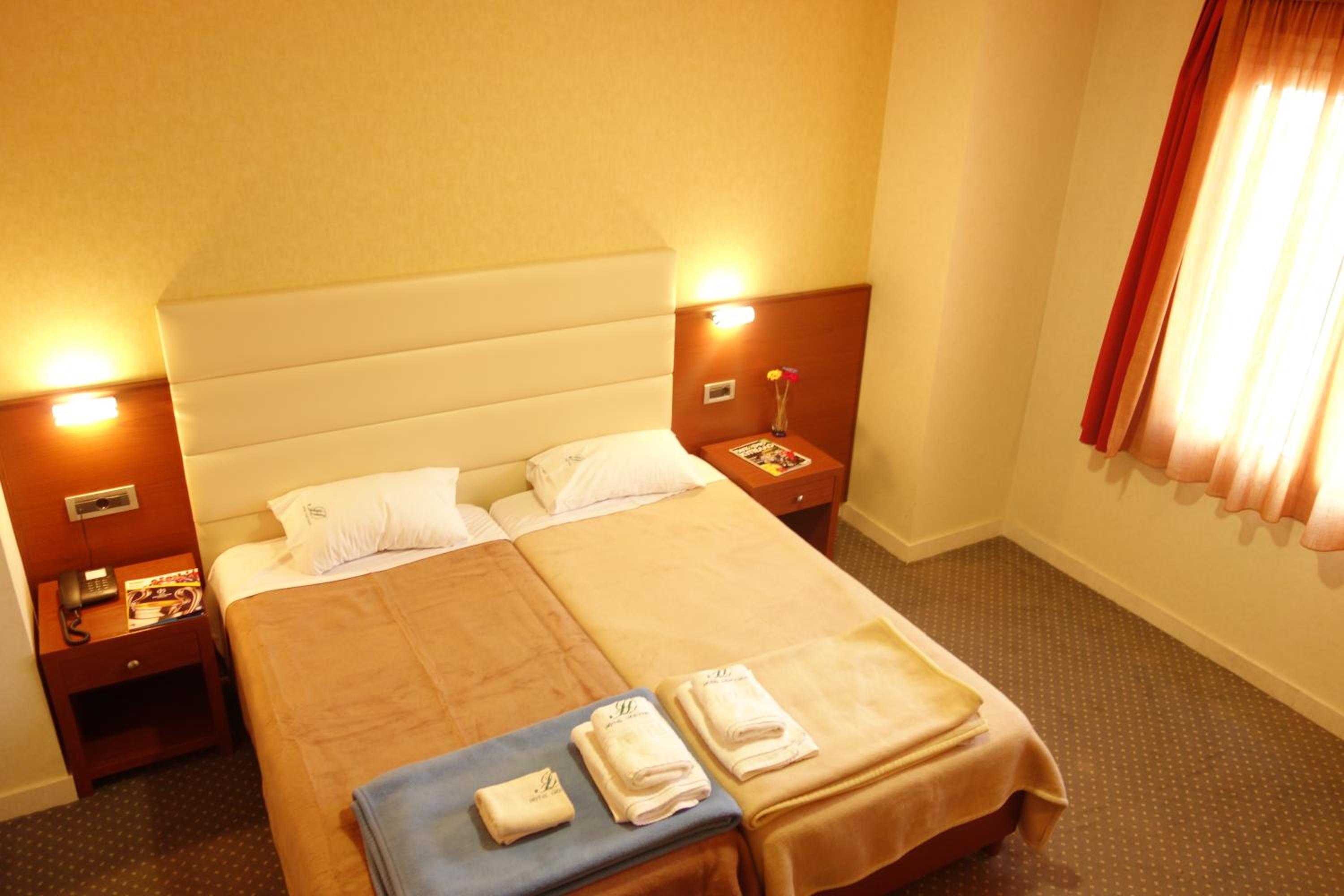 Double or Twin Room - Photo 7