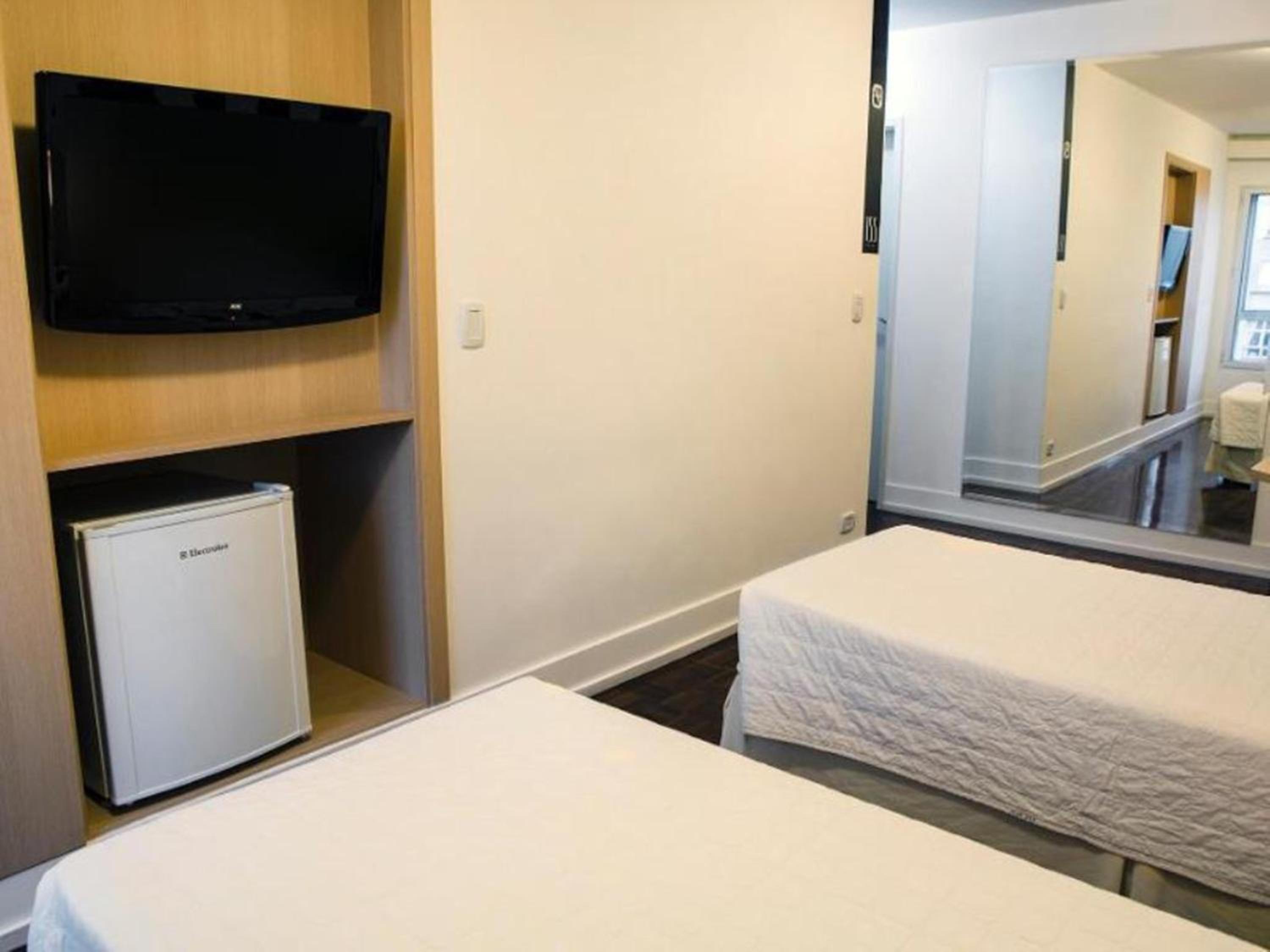 Double or Twin Room - Photo 4