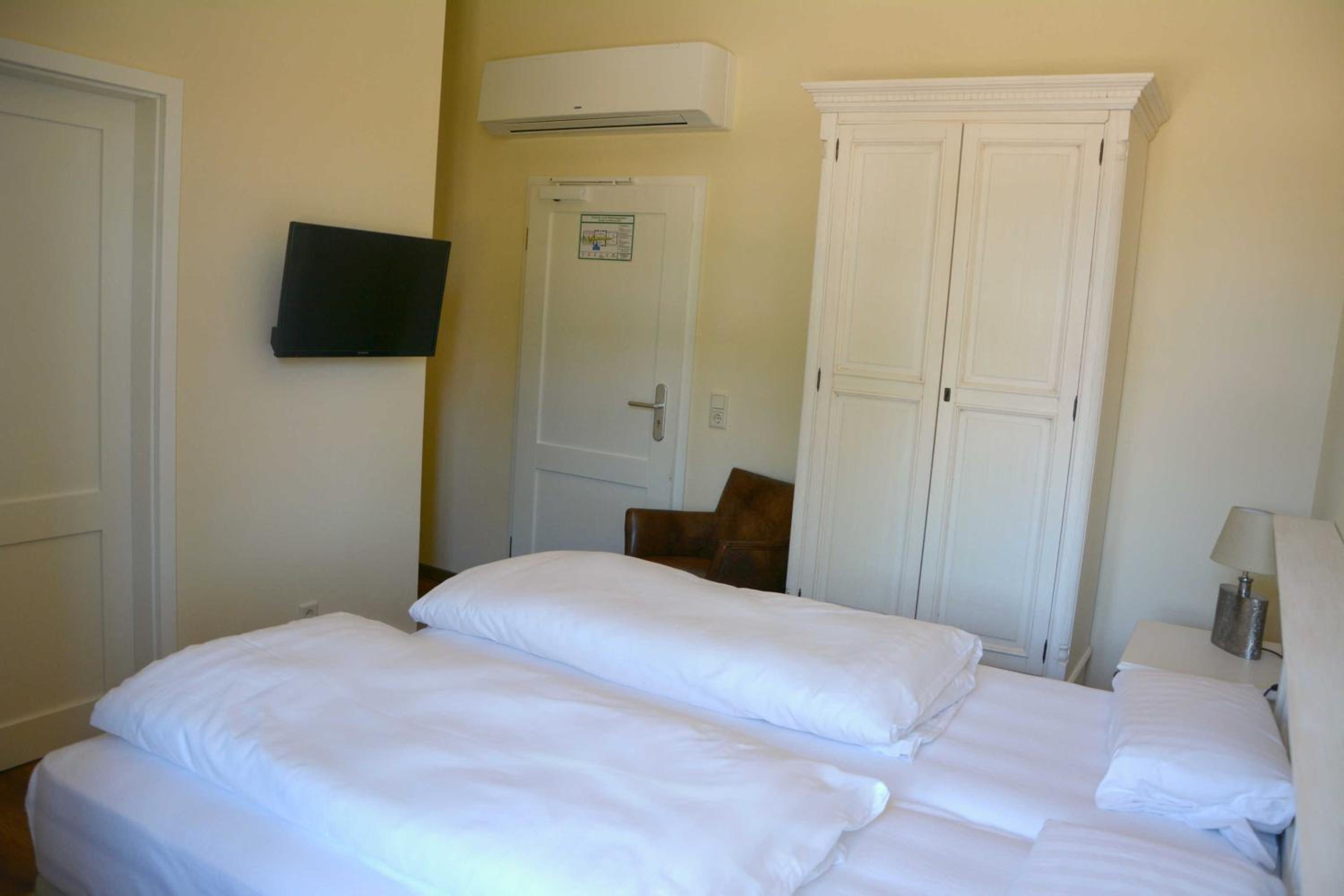 Standard Double Room with Shower photo 2