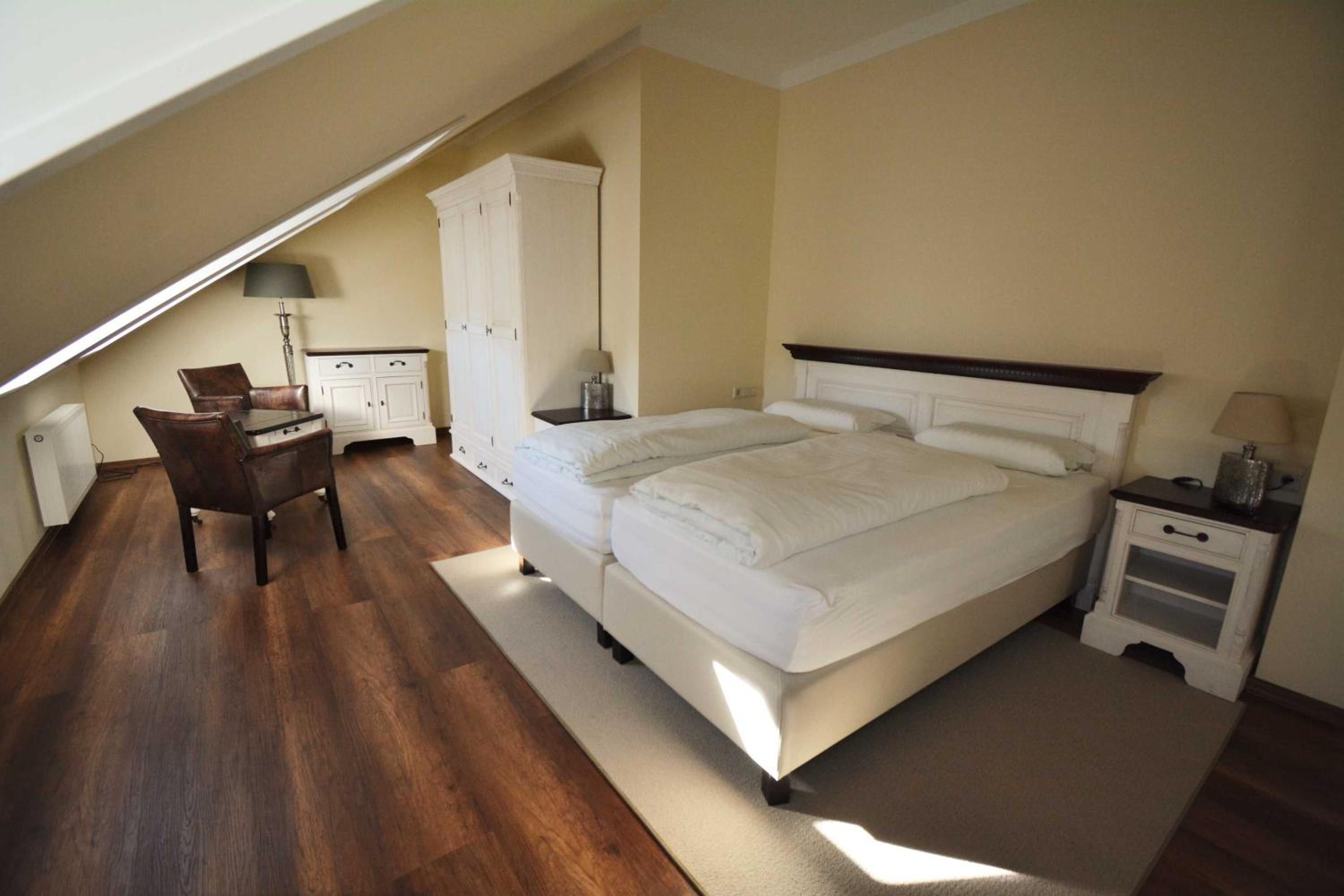 Large Double Room photo 1