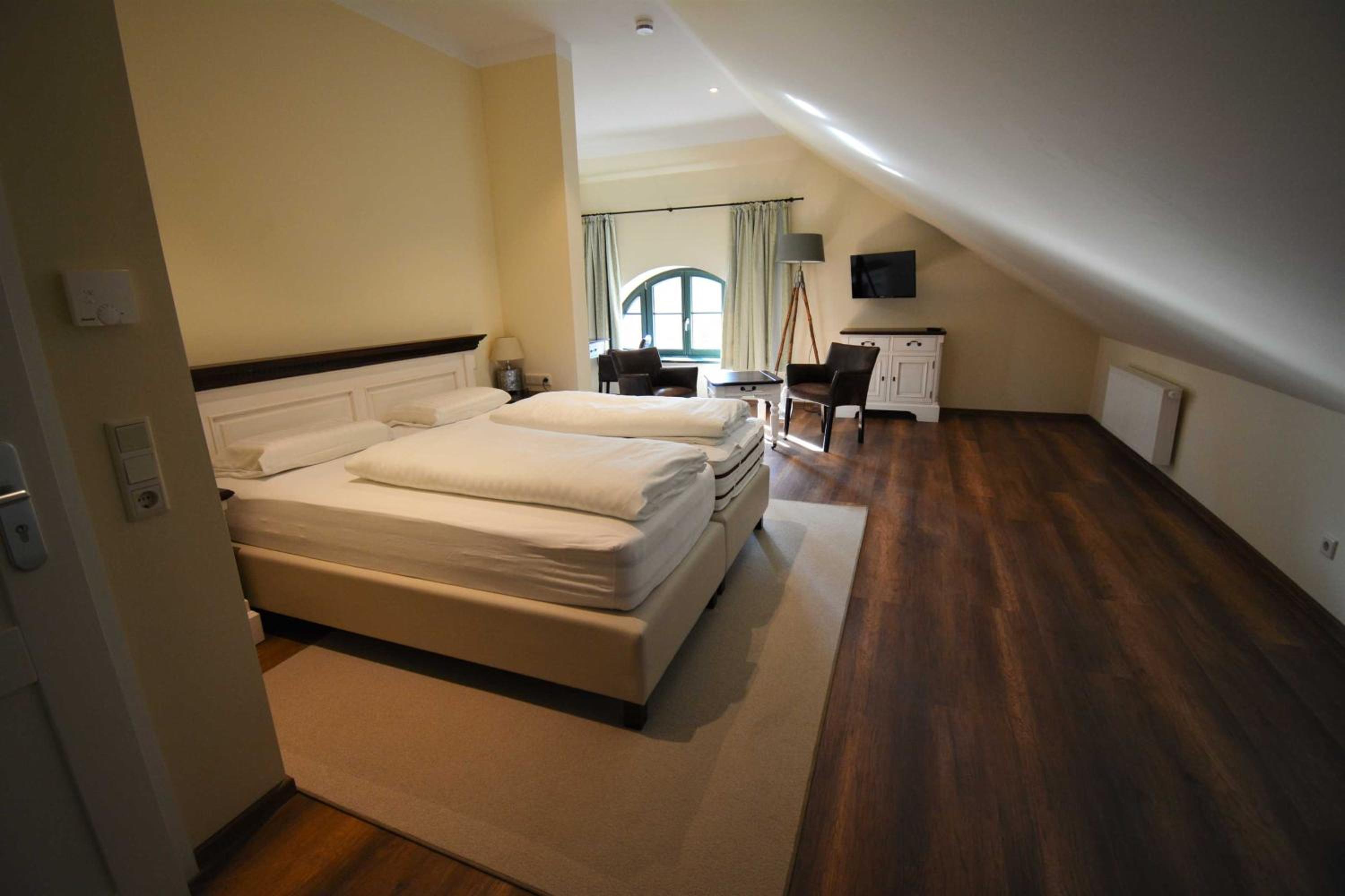 Large Double Room with Shower photo 1