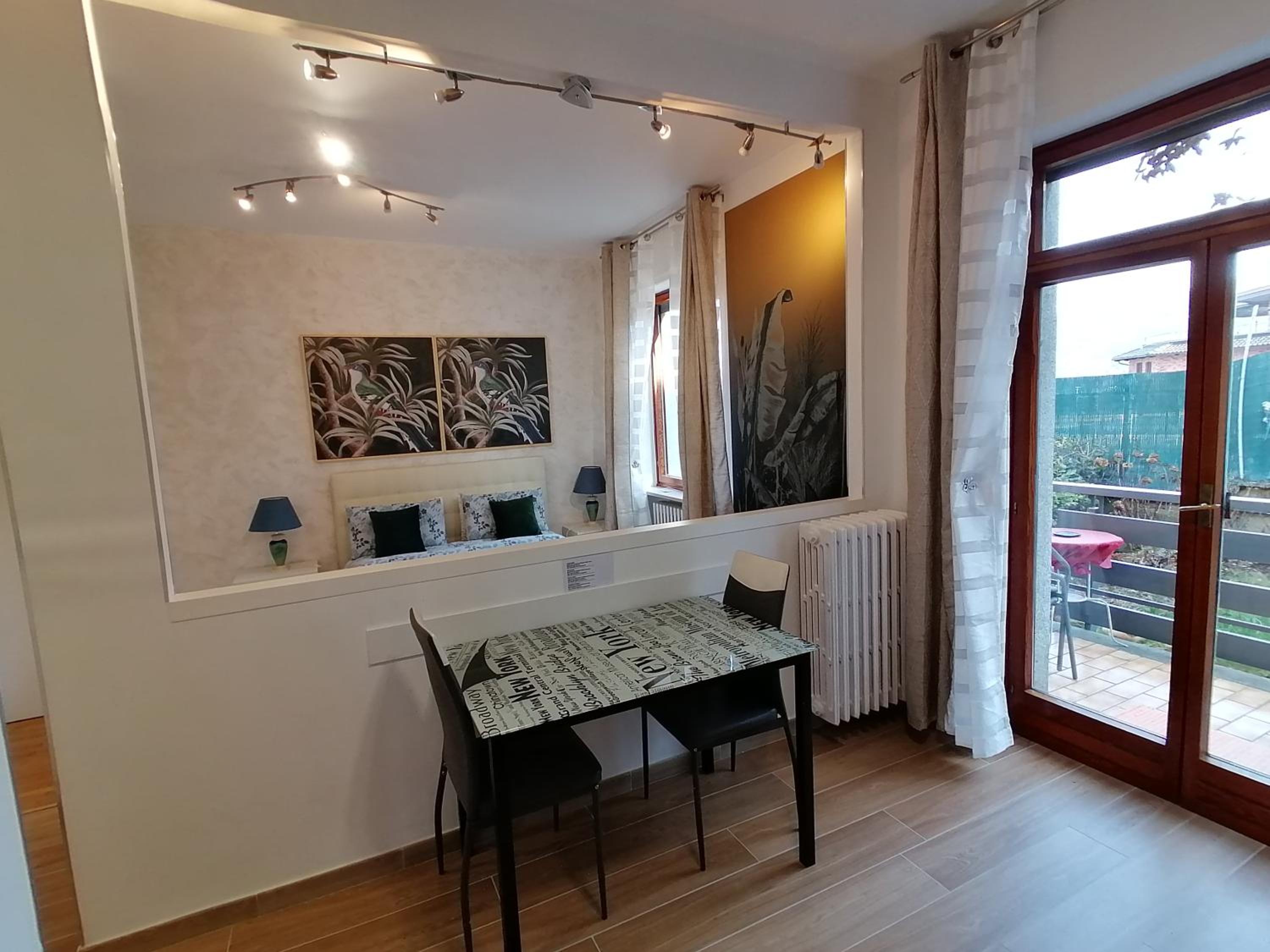 One-Bedroom Apartment - Photo 1