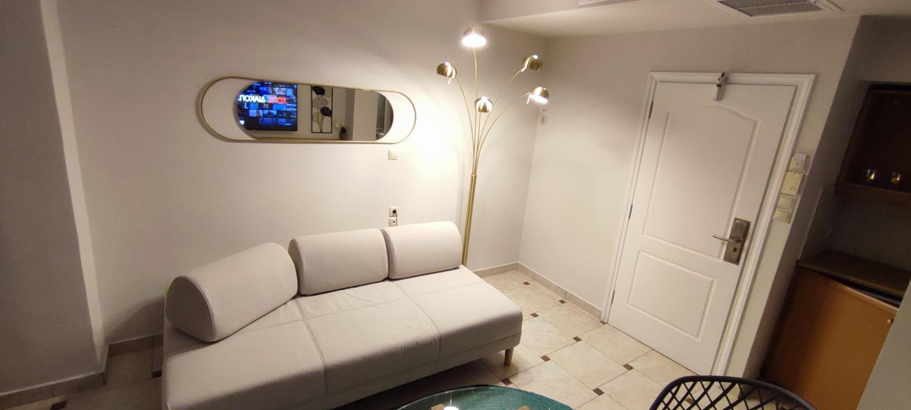 Family Room (2 Adults + 2 Children) photo 2