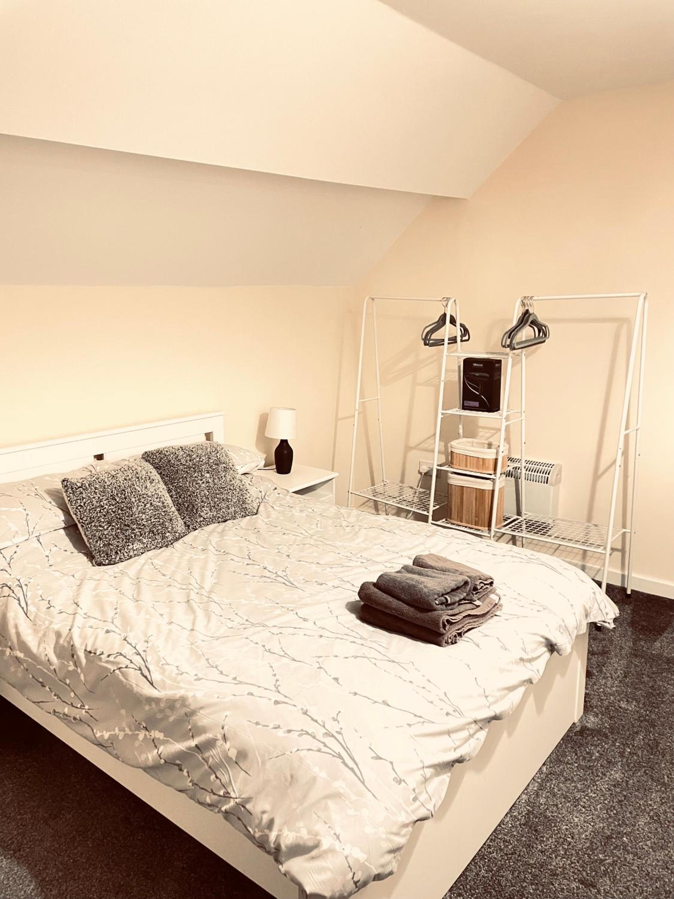 One-Bedroom Apartment - Photo 8
