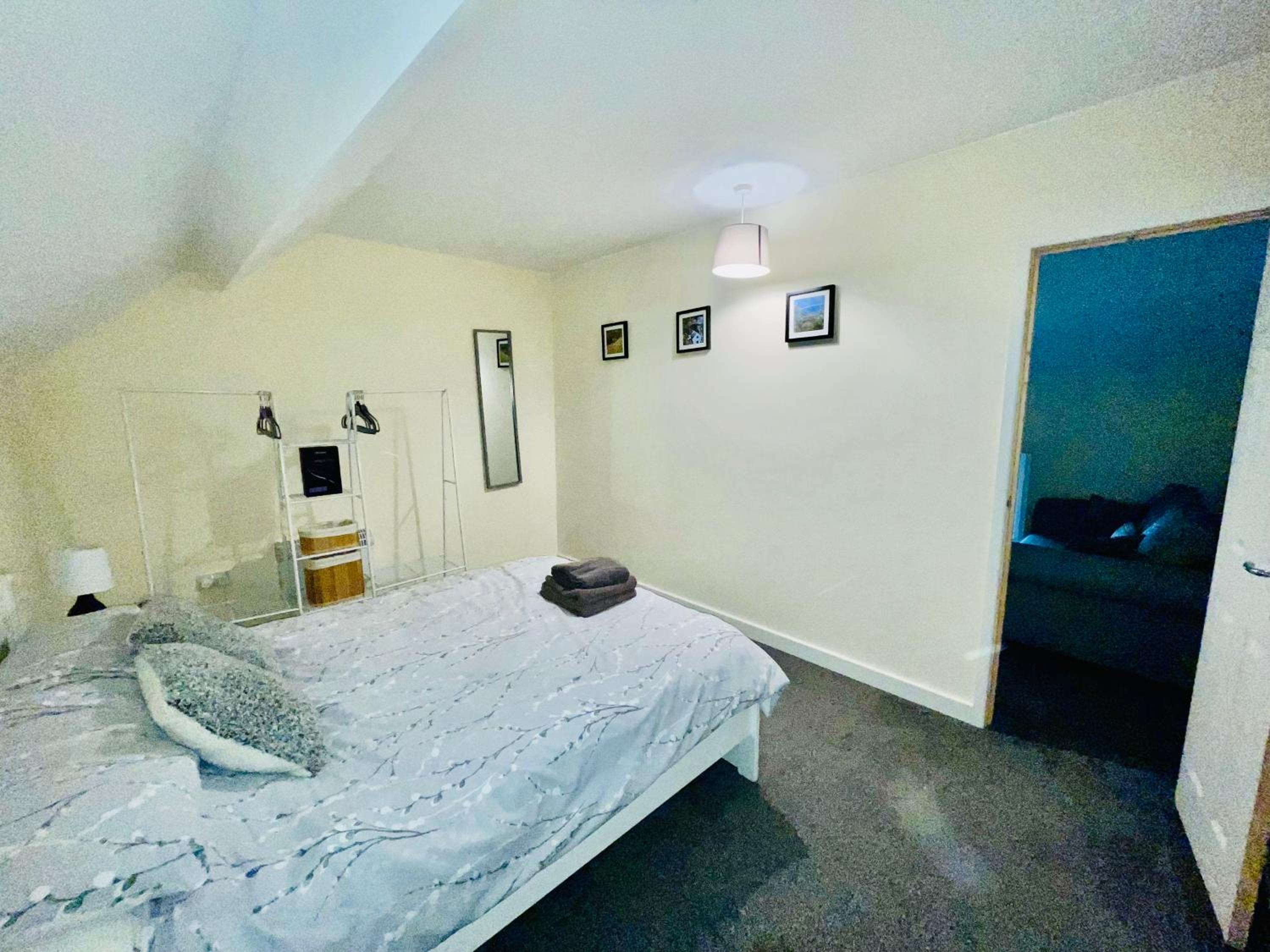 One-Bedroom Apartment - Photo 11