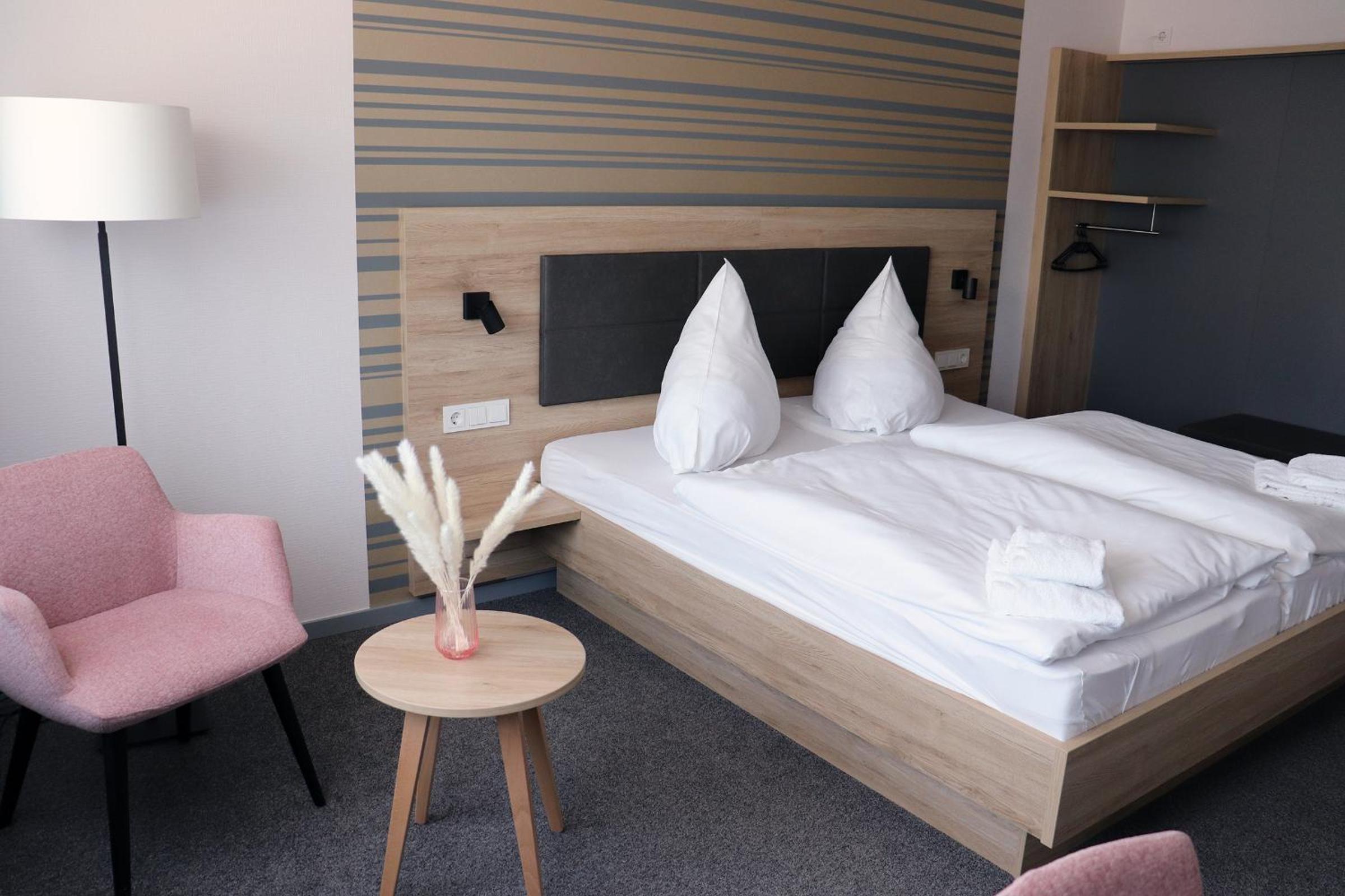 Budget Double Room - Photo 2