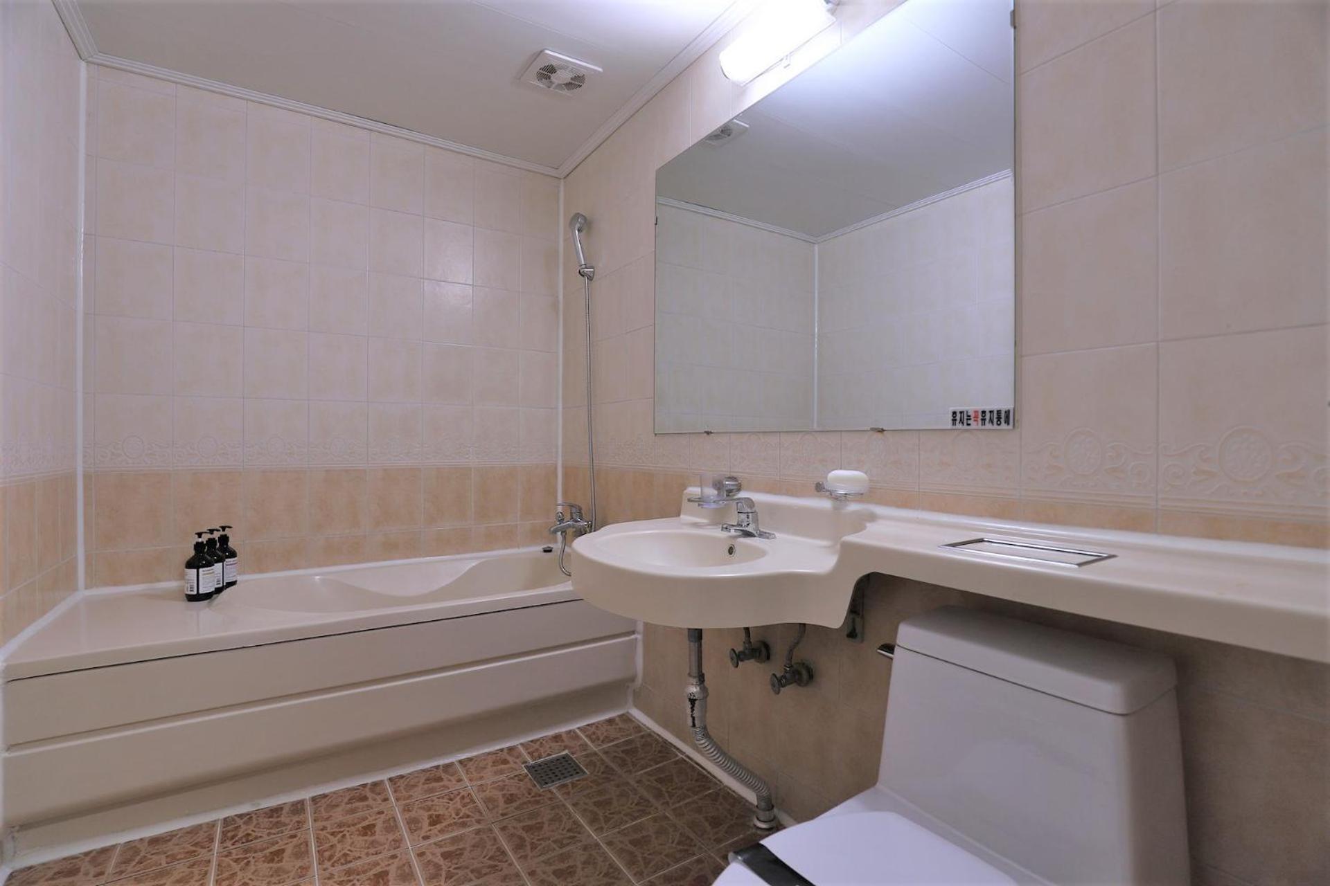 Deluxe Twin Room photo 3