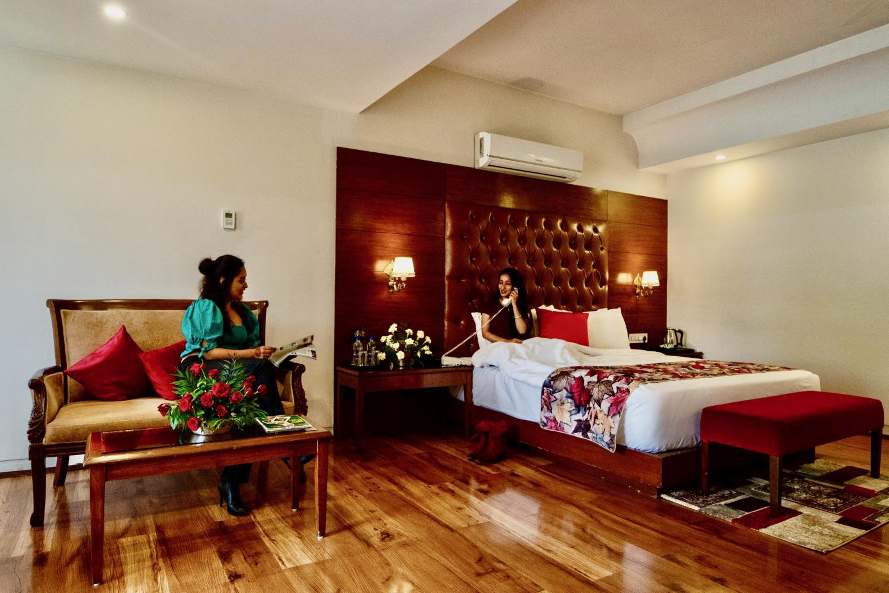 Suite with Mountain View - Photo 5