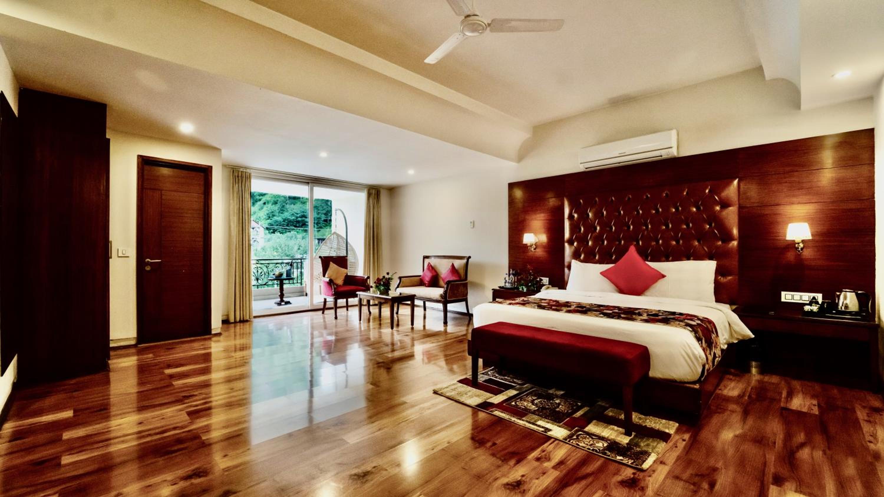 Suite with Mountain View - Photo 1