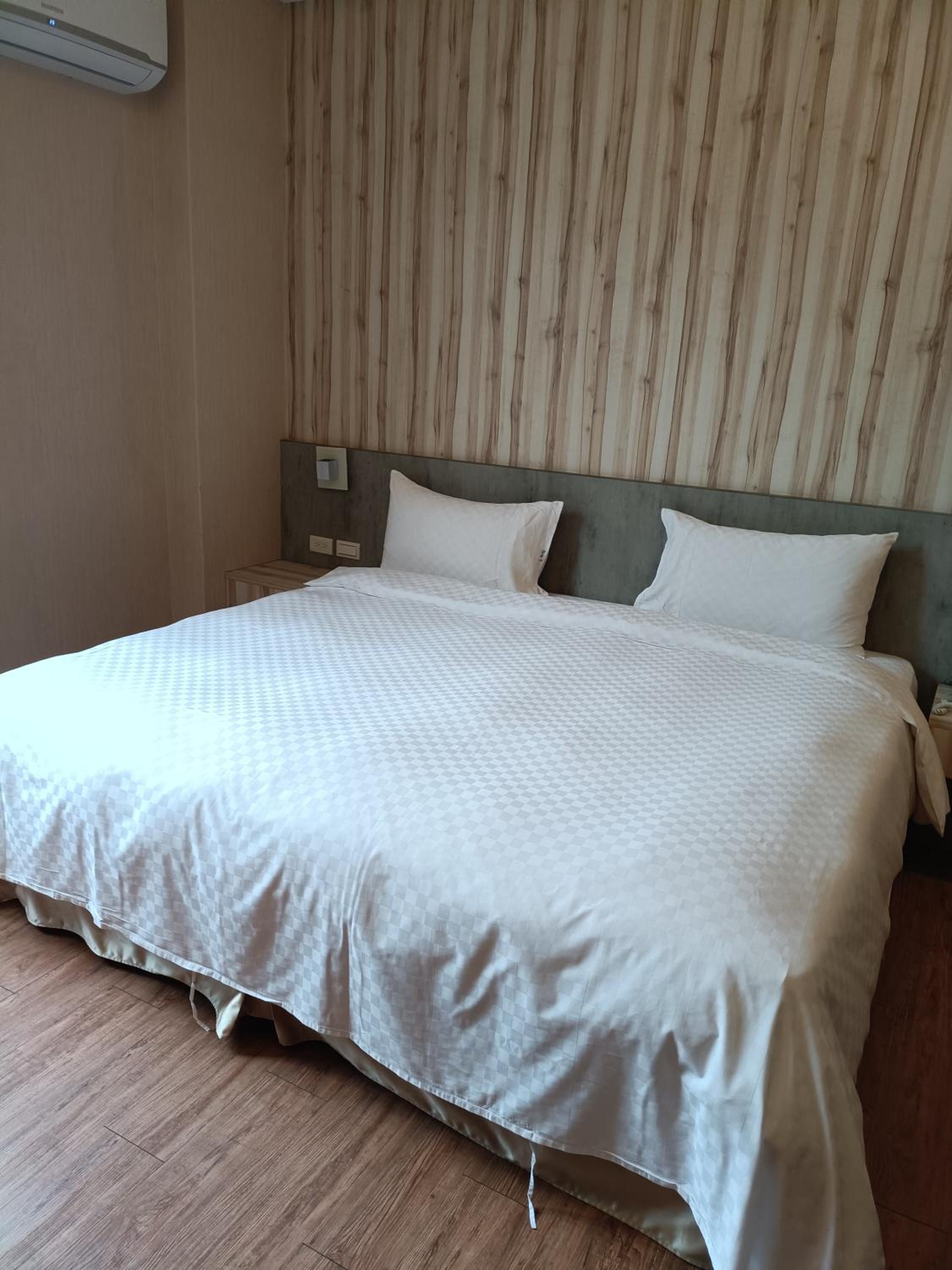 Deluxe Double Room with Bath photo 2