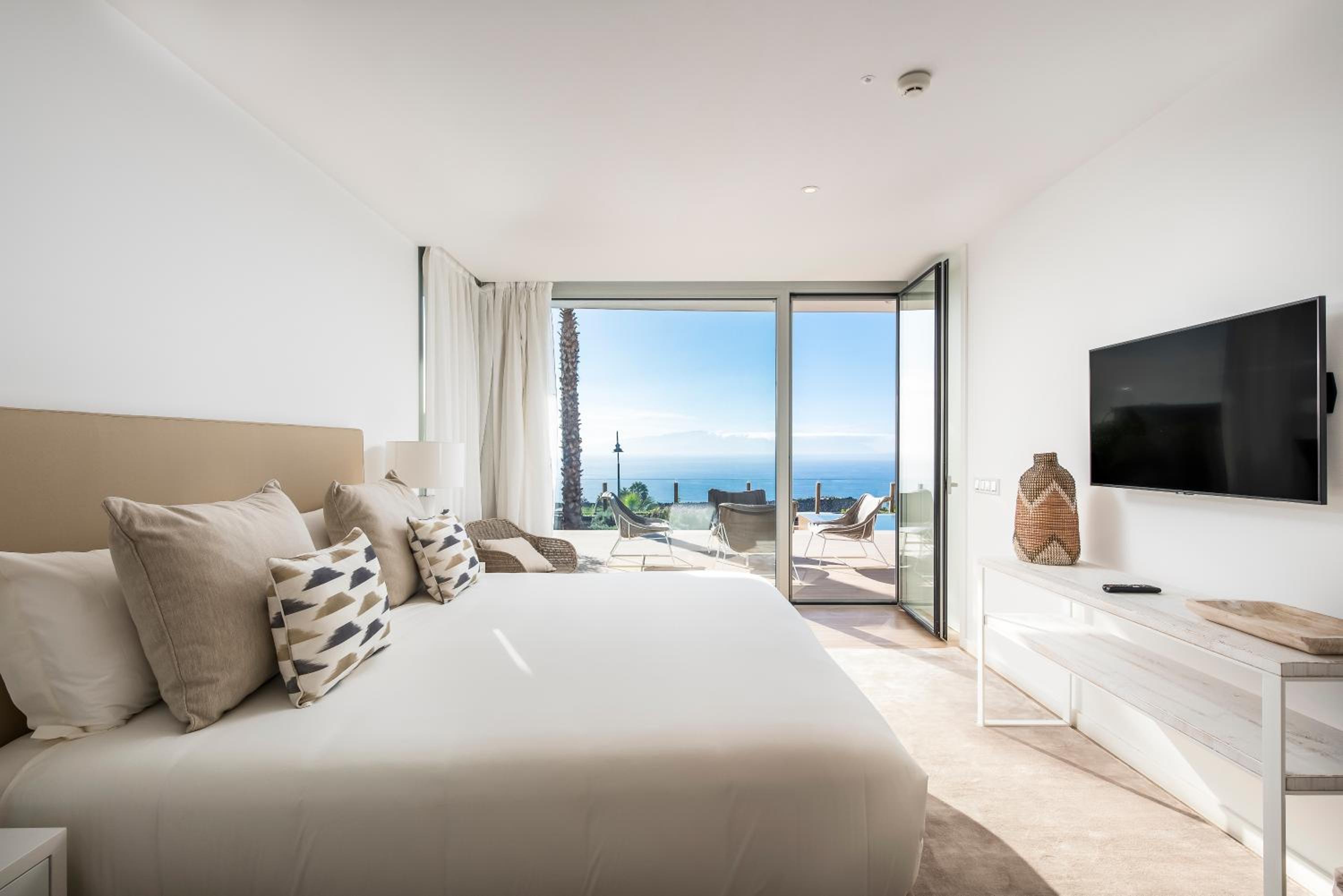 Two-Bedroom Villa with Sea View and a private swimming pool