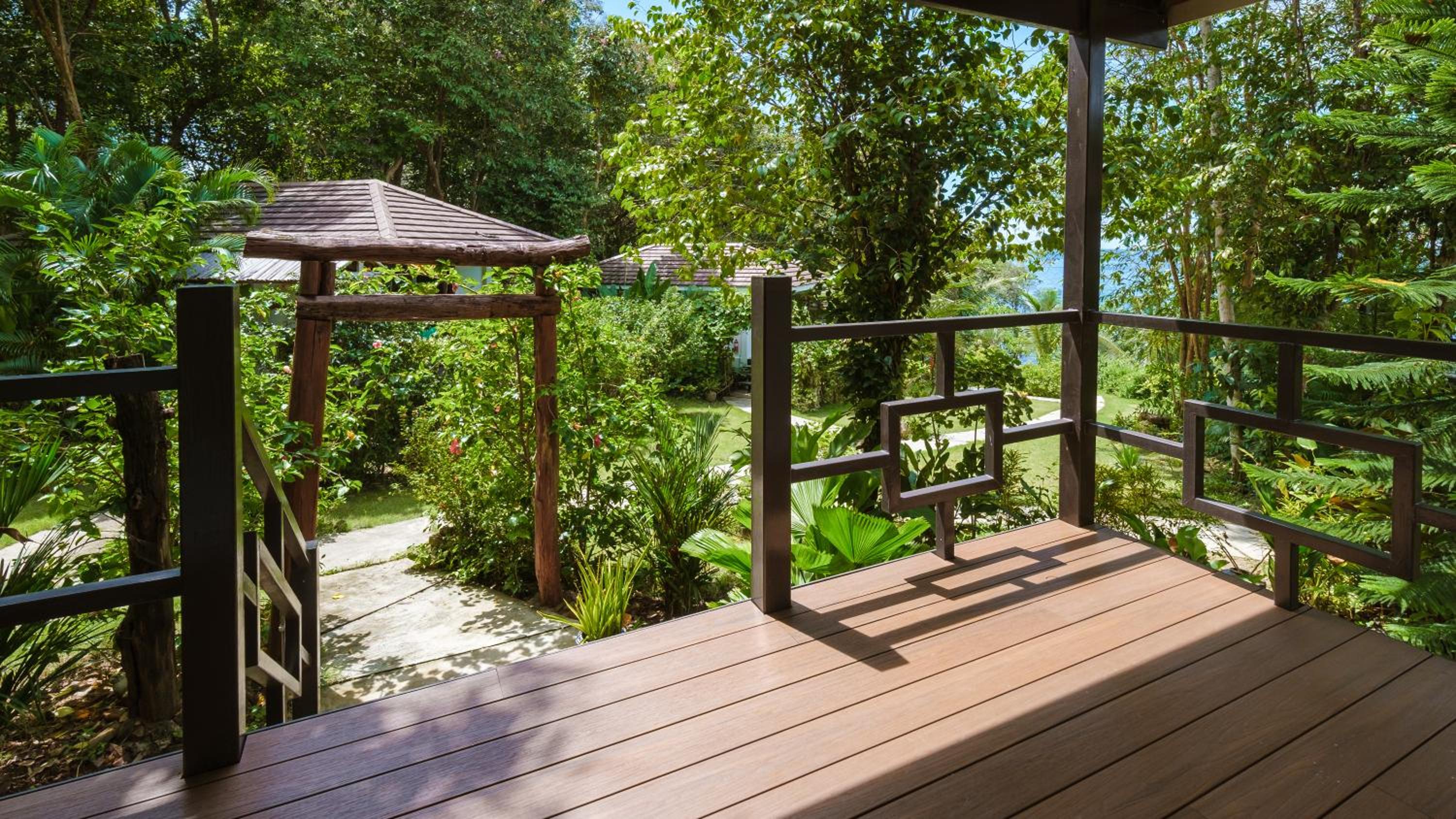 Bungalow with Garden View photo 2