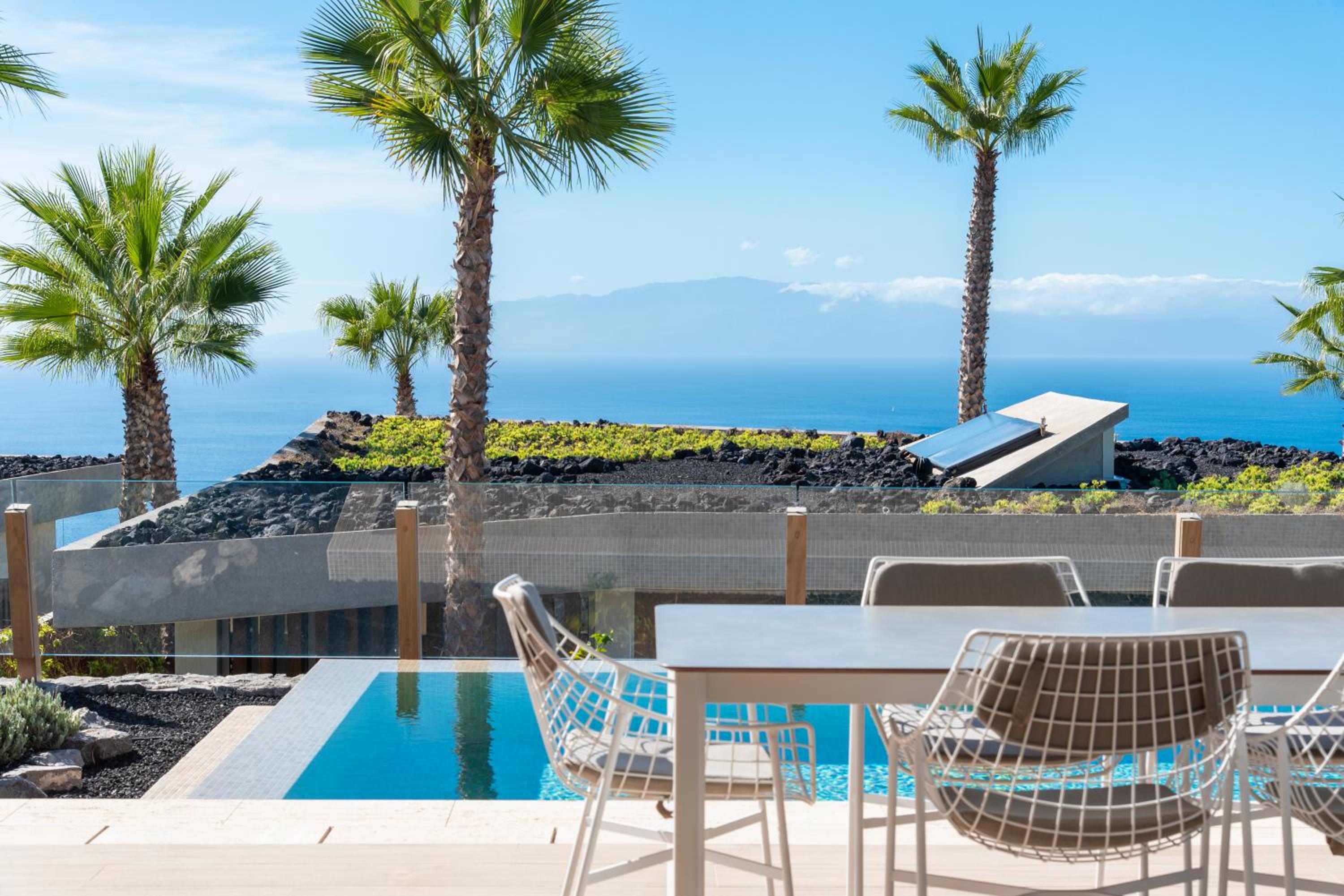 Three-Bedroom Villa with Sea Views and a private swimming pool