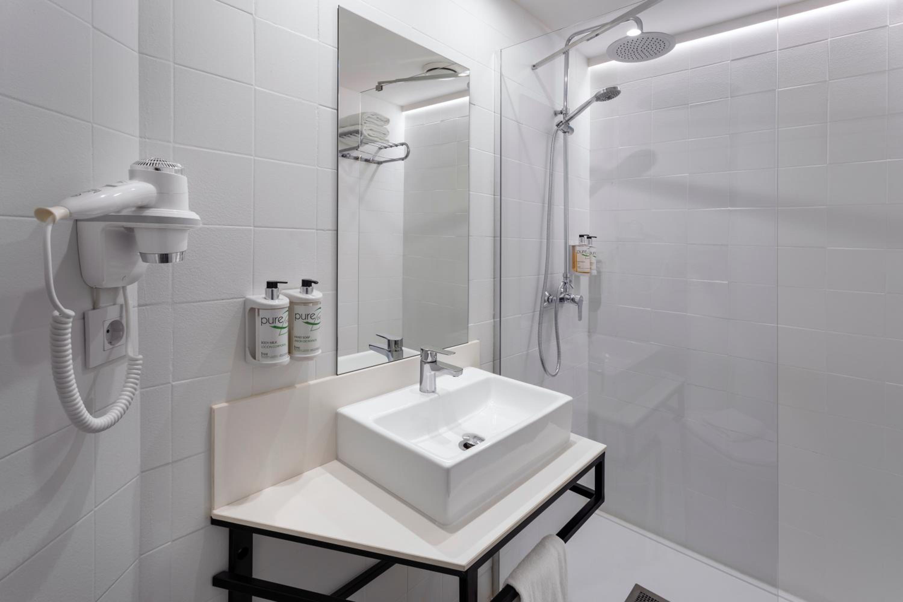 Double Room - Photo 2
