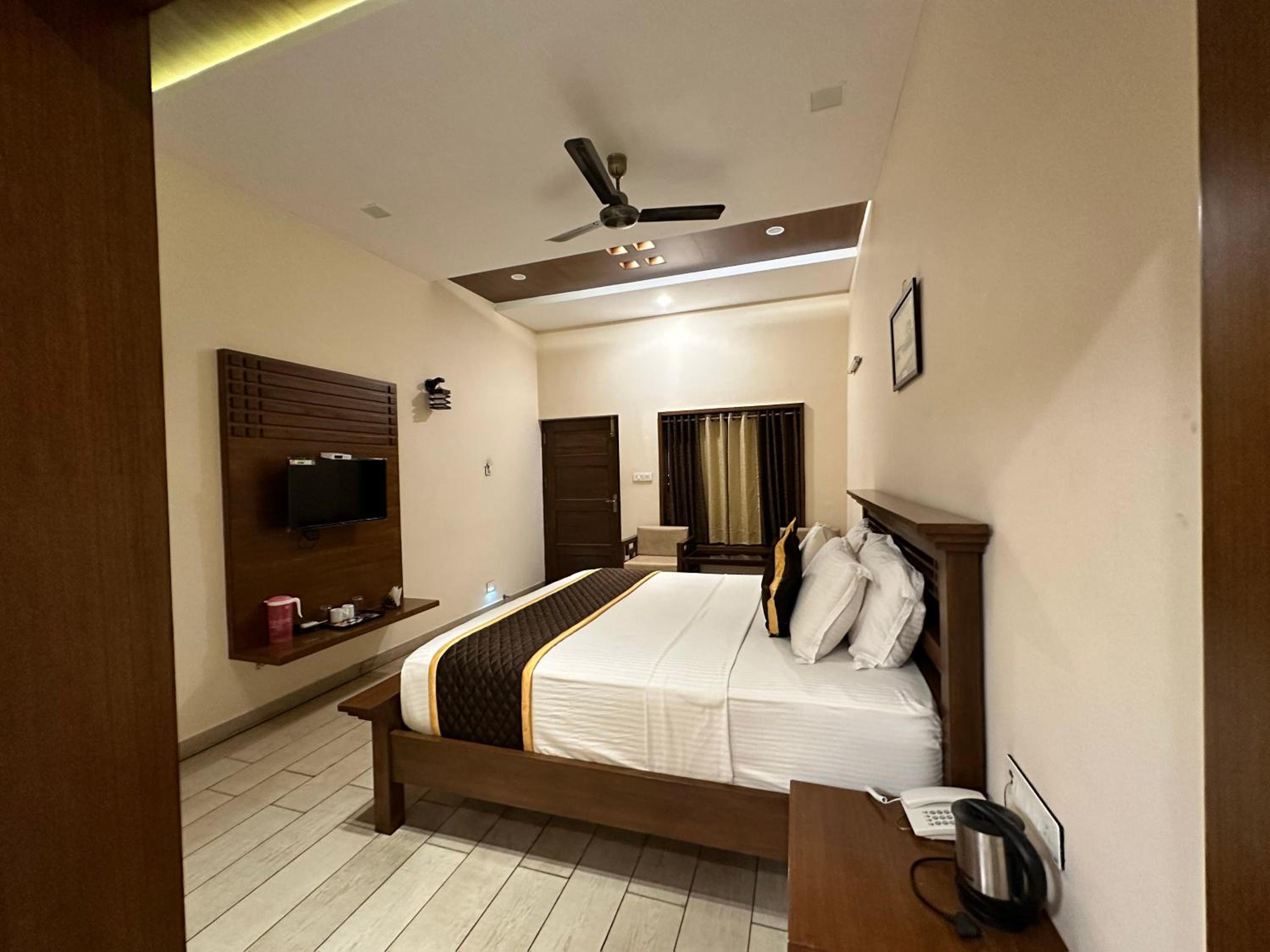Deluxe Room - Photo 1