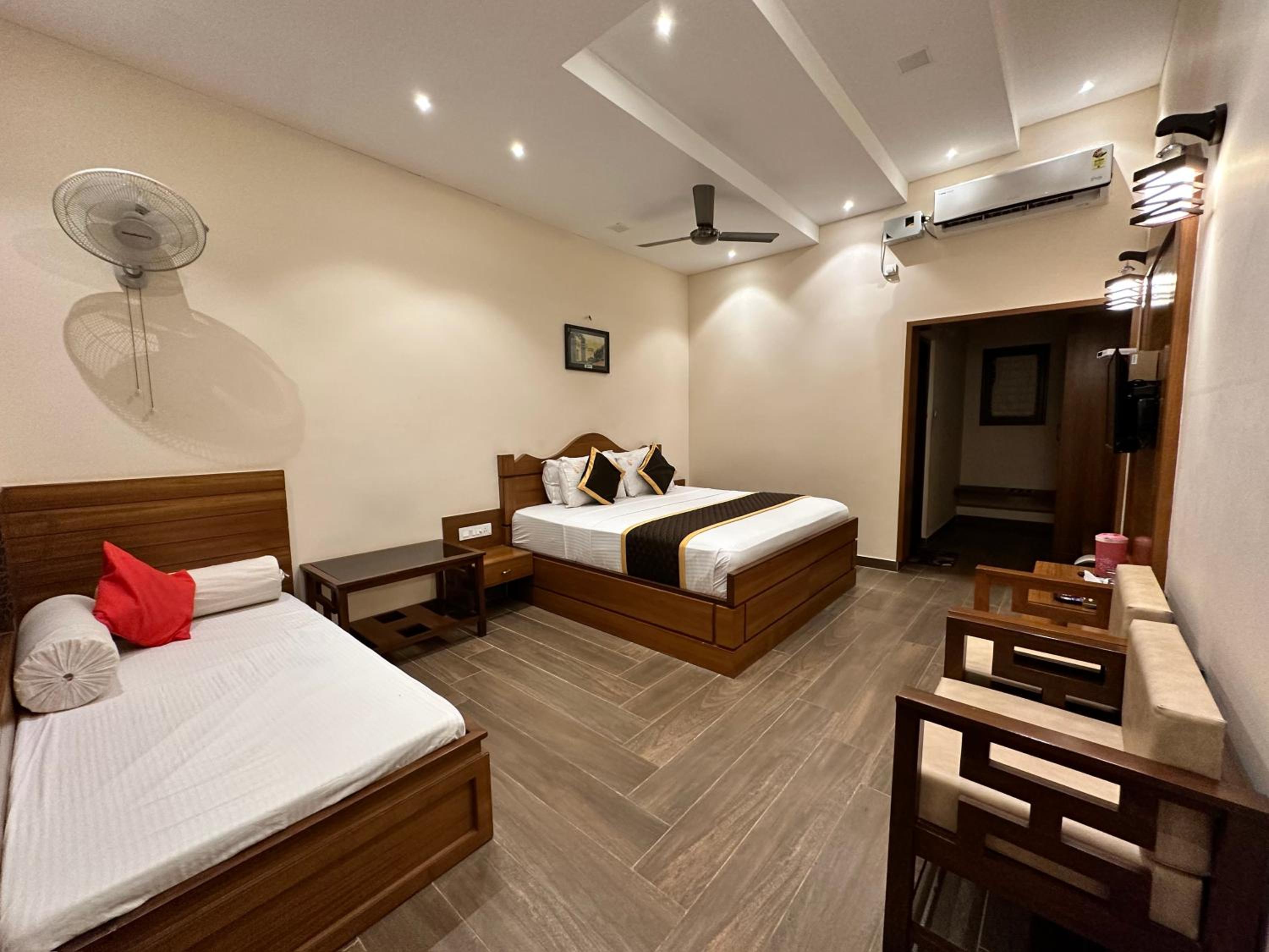 Deluxe Triple Room - Photo 1