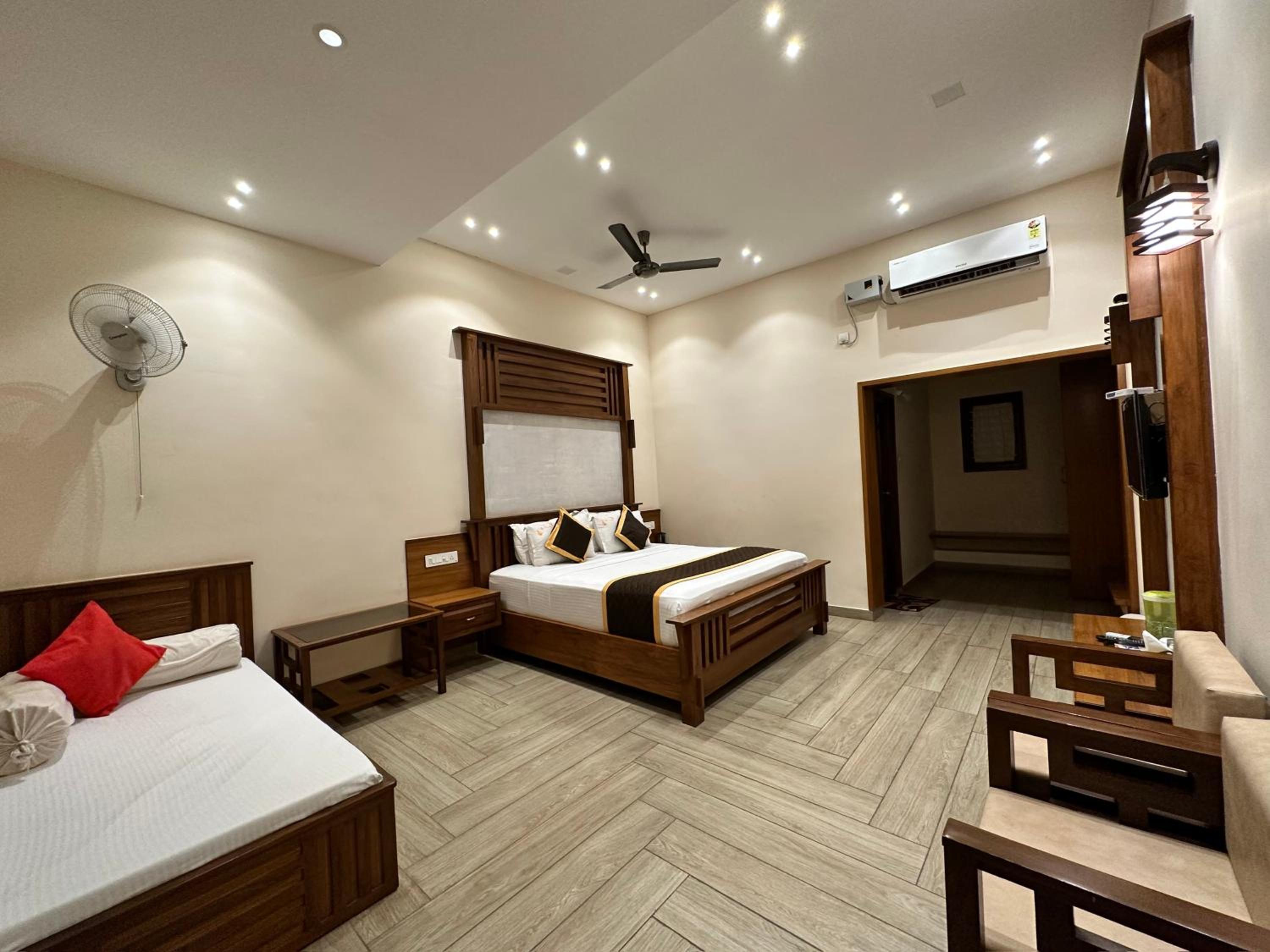 Deluxe Triple Room - Photo 29