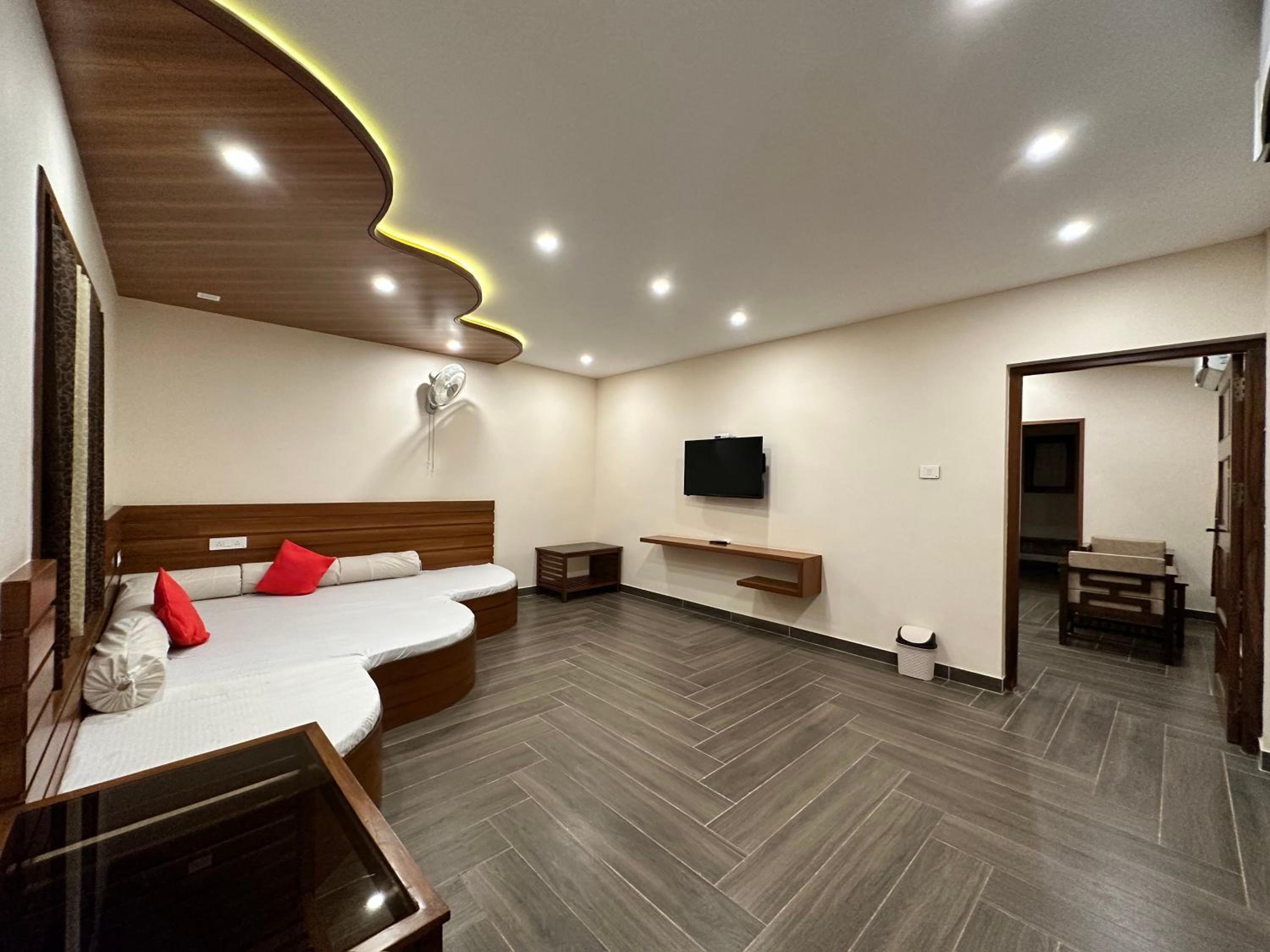 Suite - Photo 32