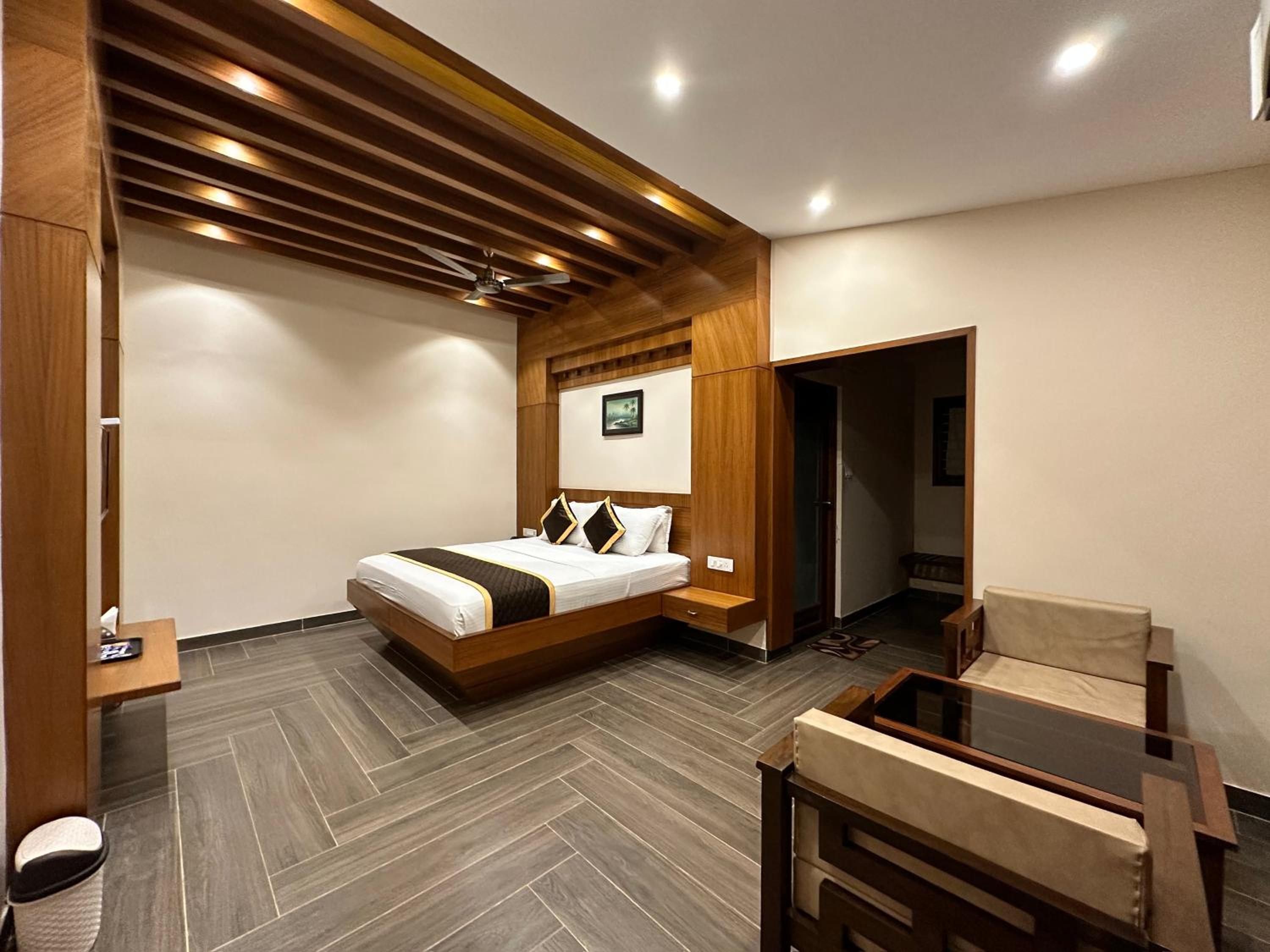 Suite - Photo 1
