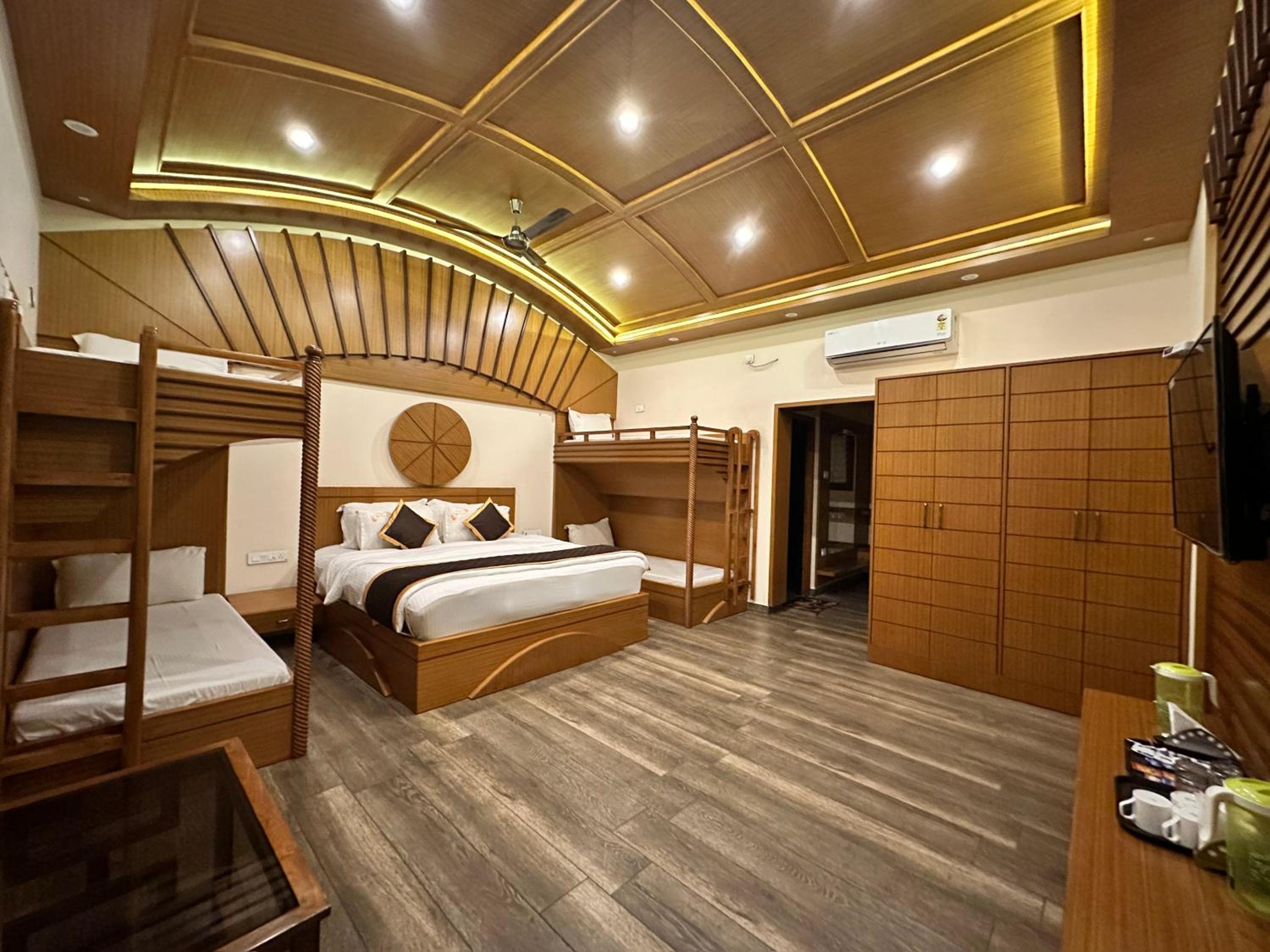 Luxury Quadruple Room - Photo 1
