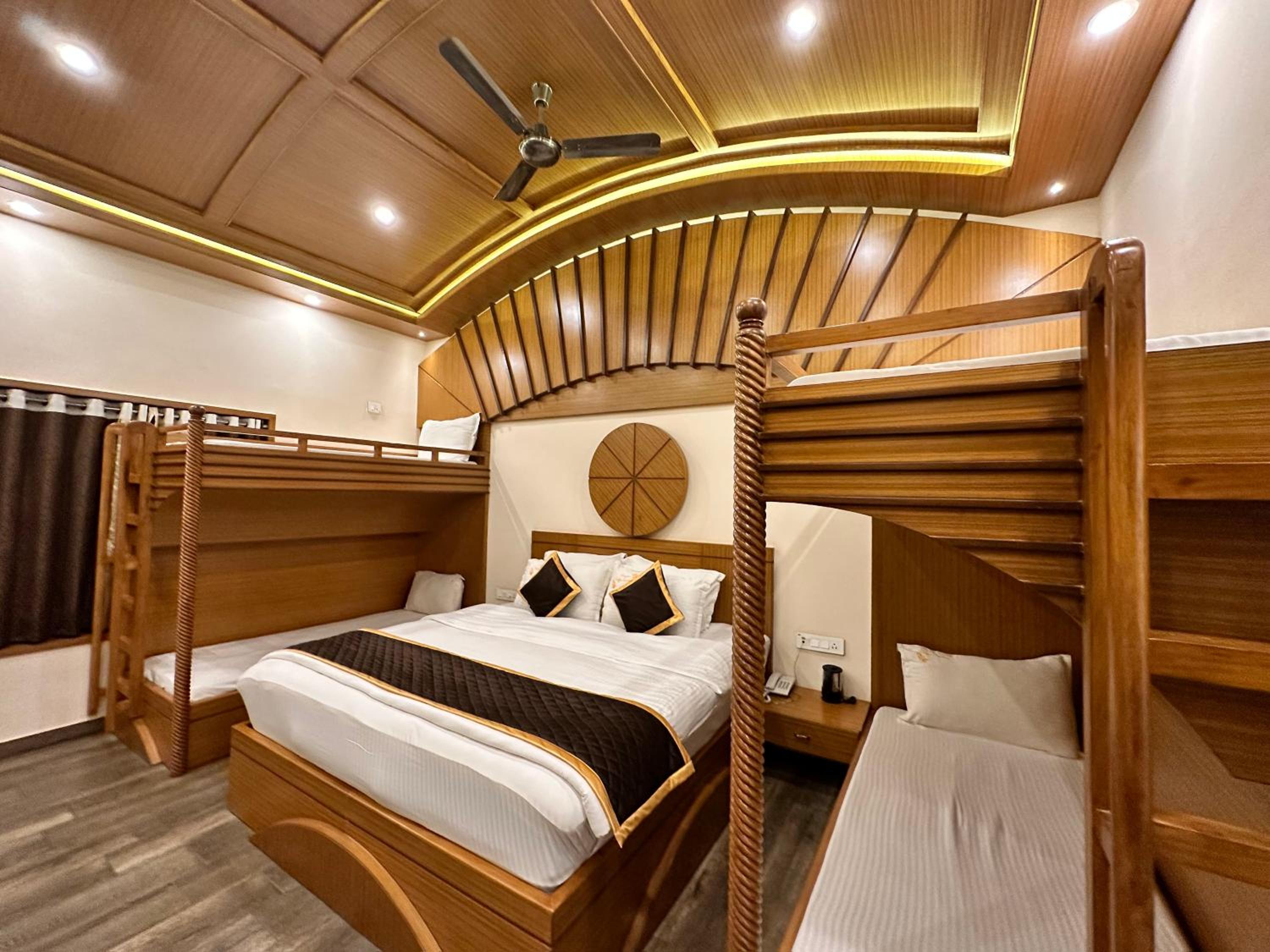 Luxury Quadruple Room - Photo 38