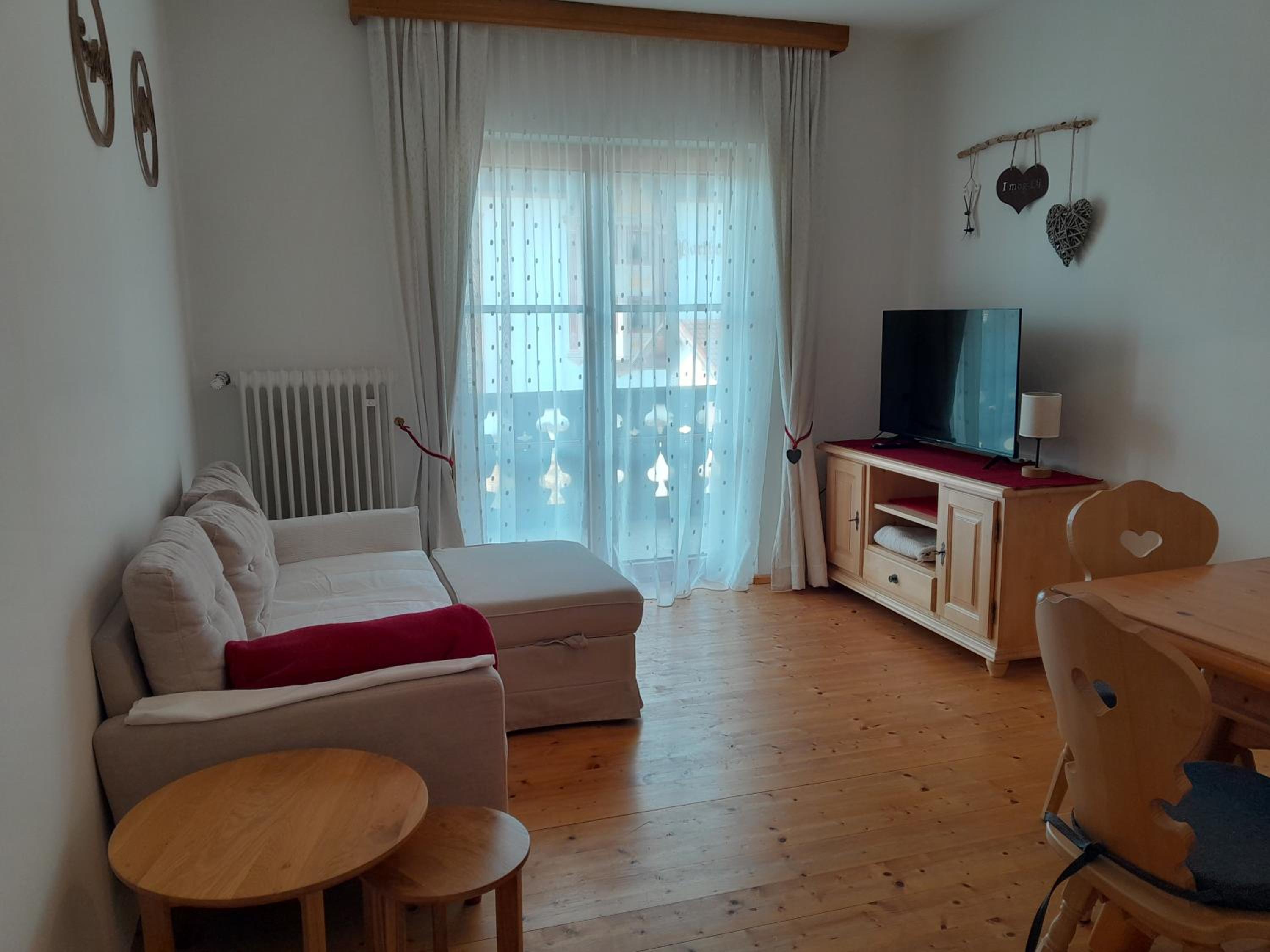 One-Bedroom Apartment (Street Side) photo 1