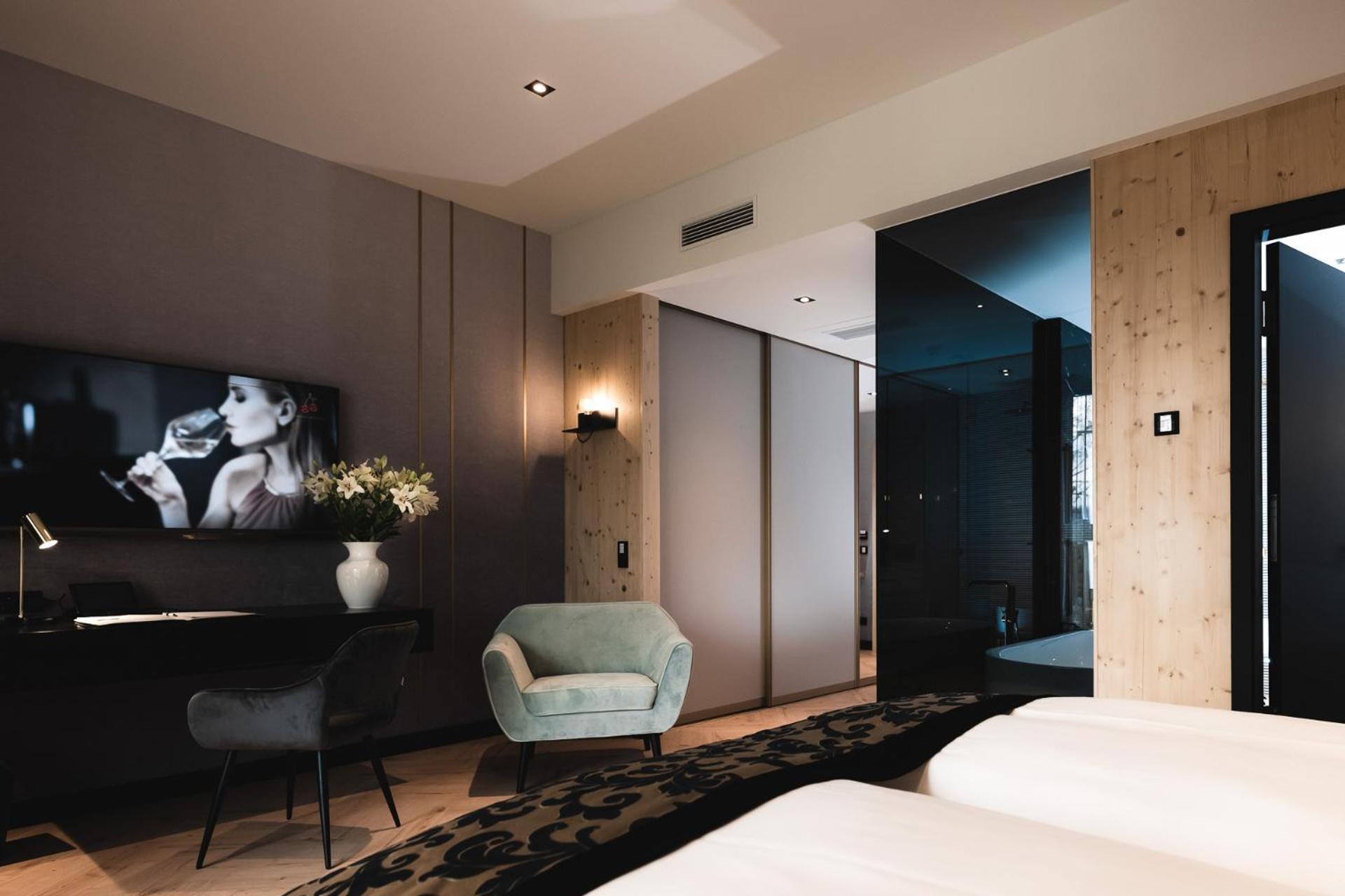 Junior Suite with Garden View - Photo 3