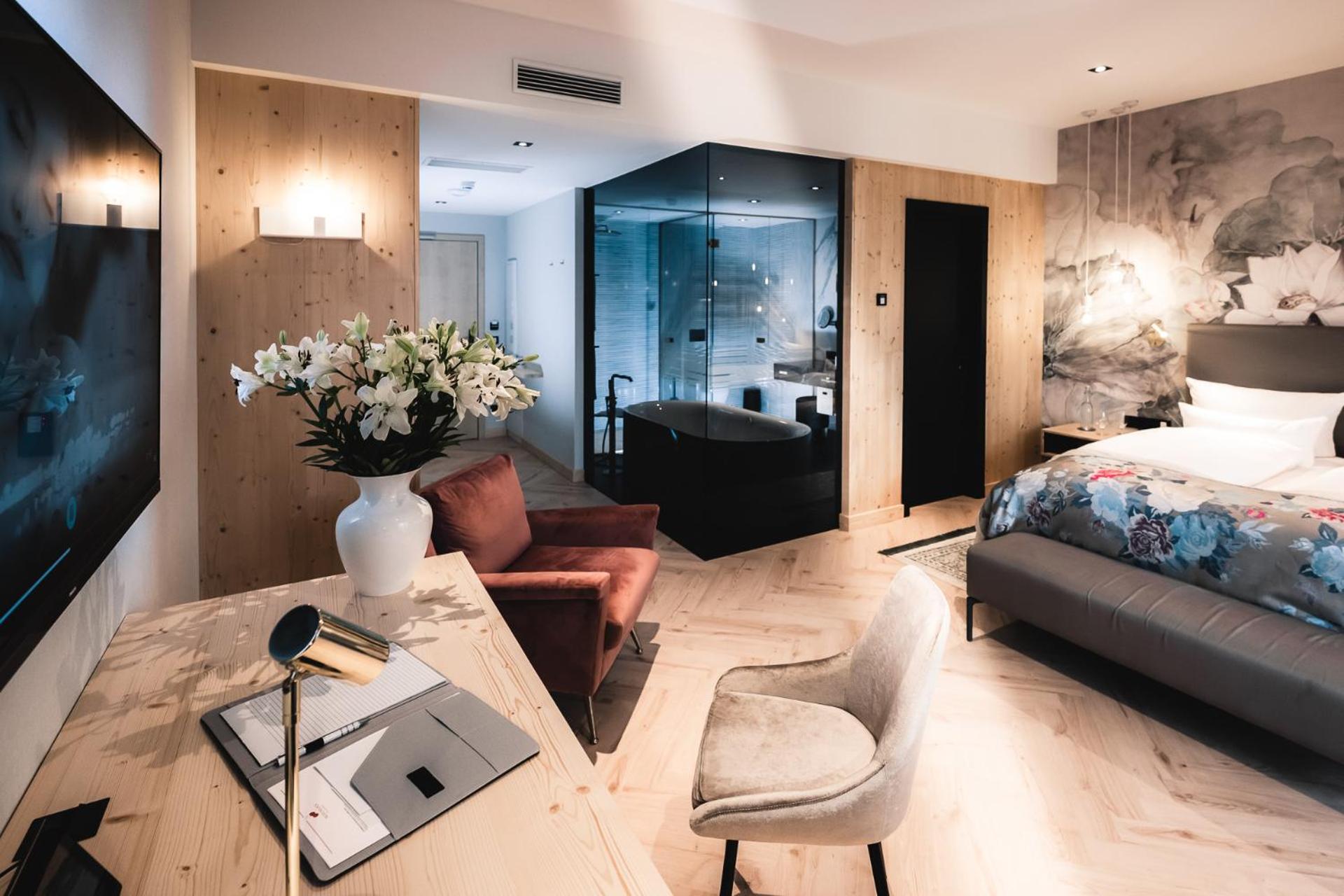 Junior Suite with Garden View - Photo 1
