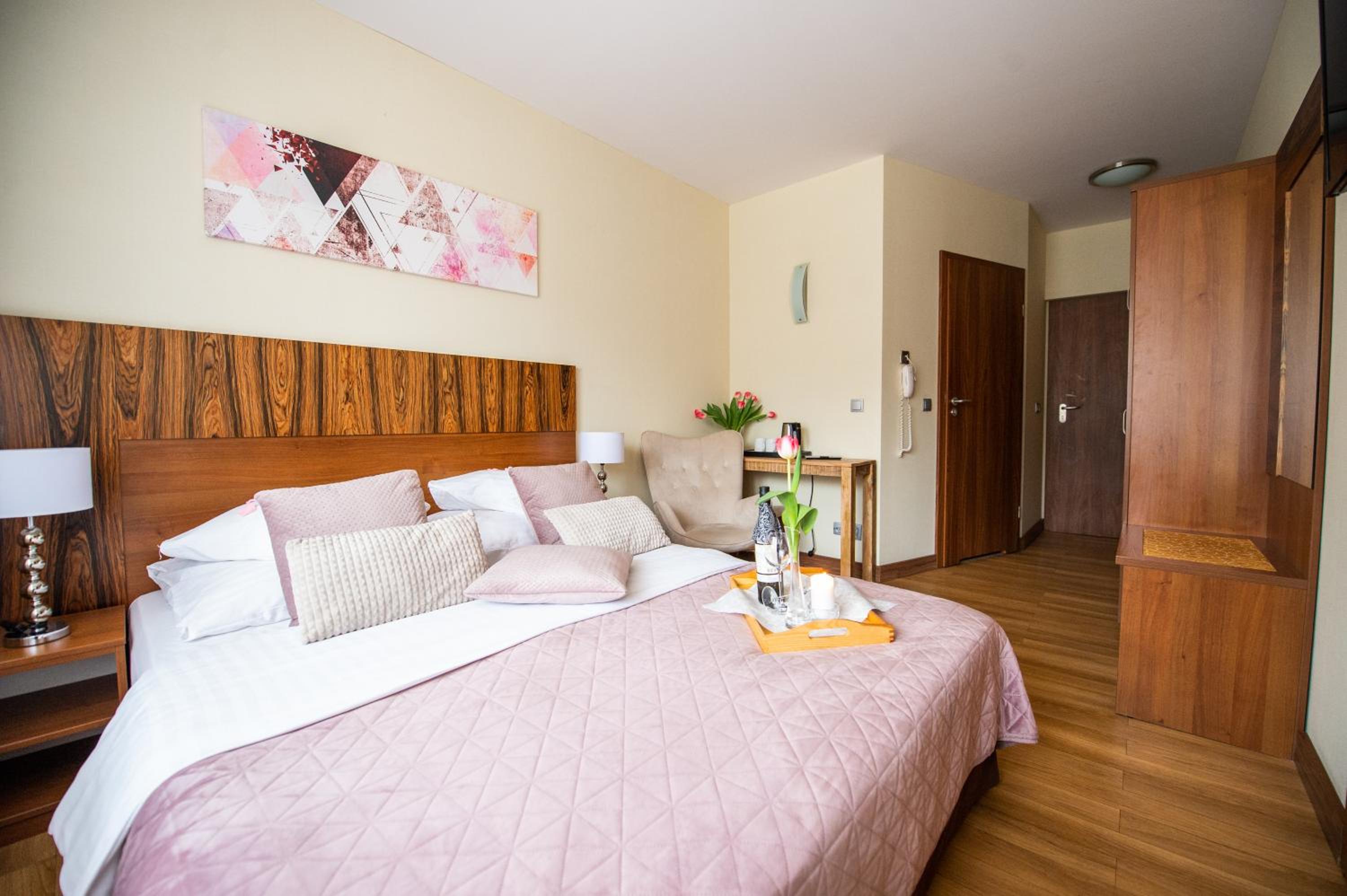 Standard King Room photo 2