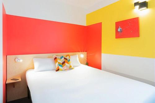Pure Room with One Double Bed