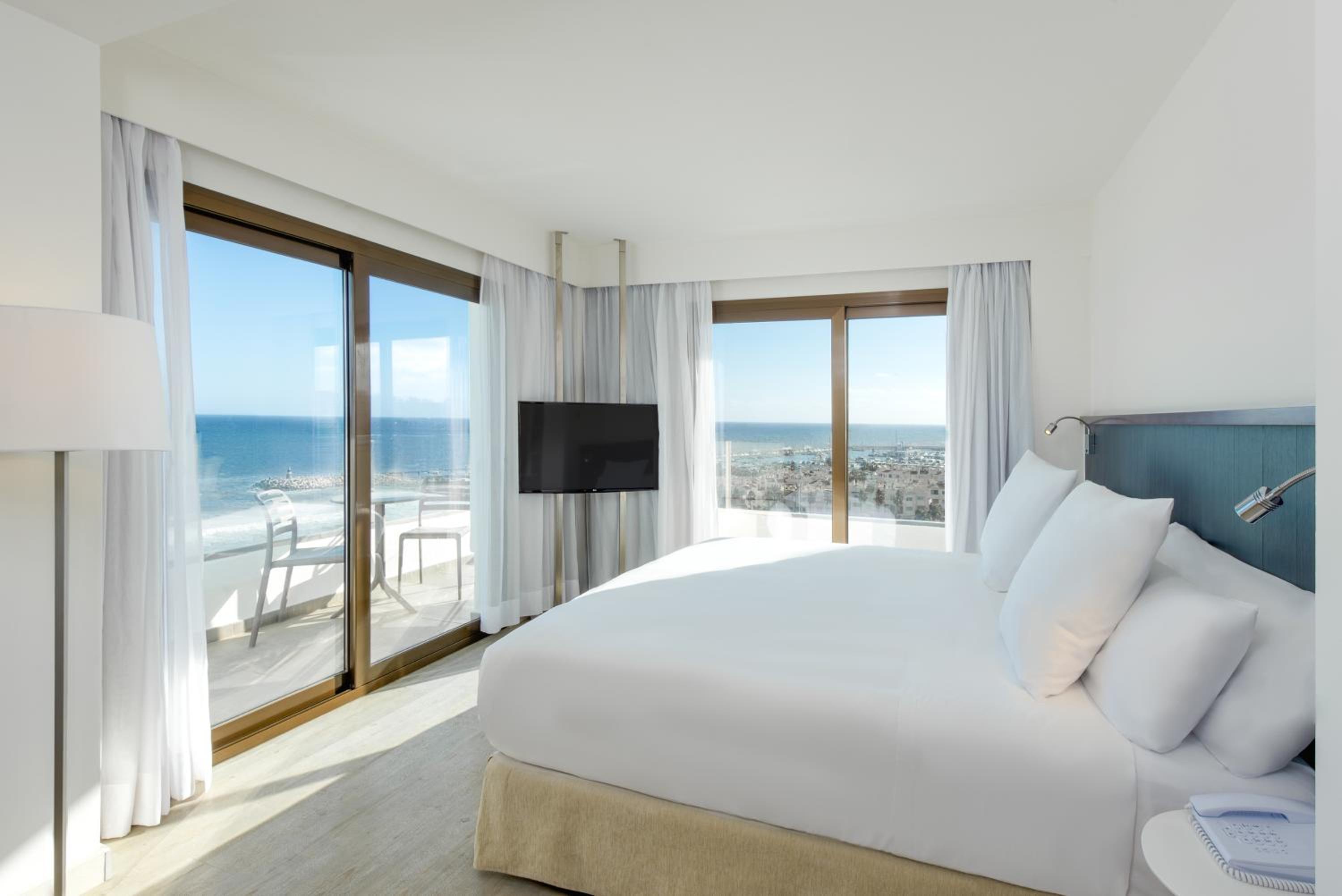 Suite Premium con vista frontal al mar