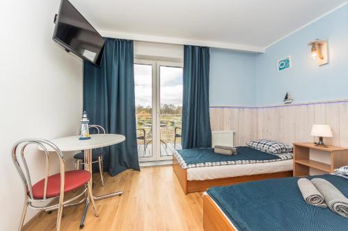 Double Room with Balcony - Photo 3