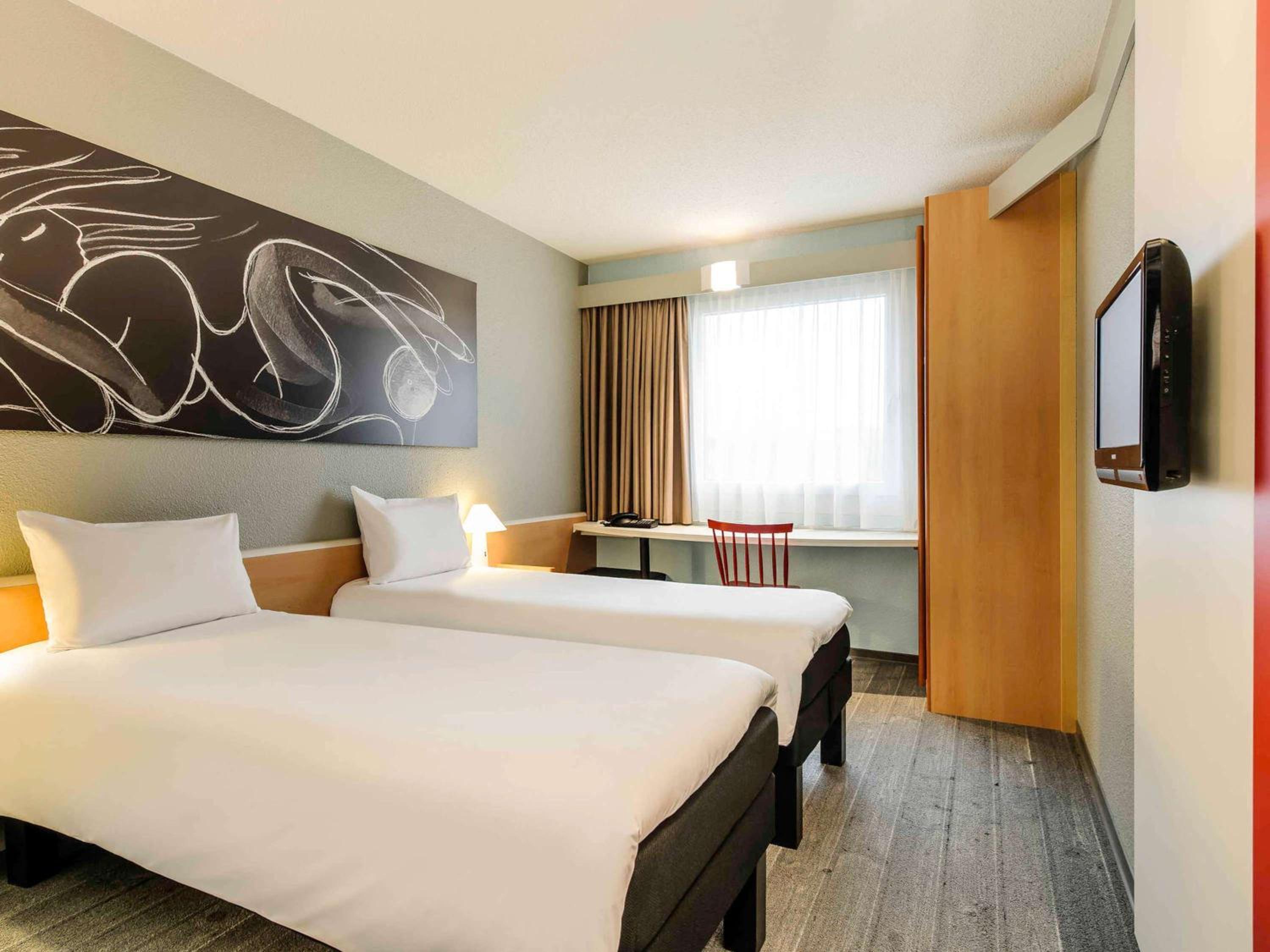 Standard Twin Room - Photo 2